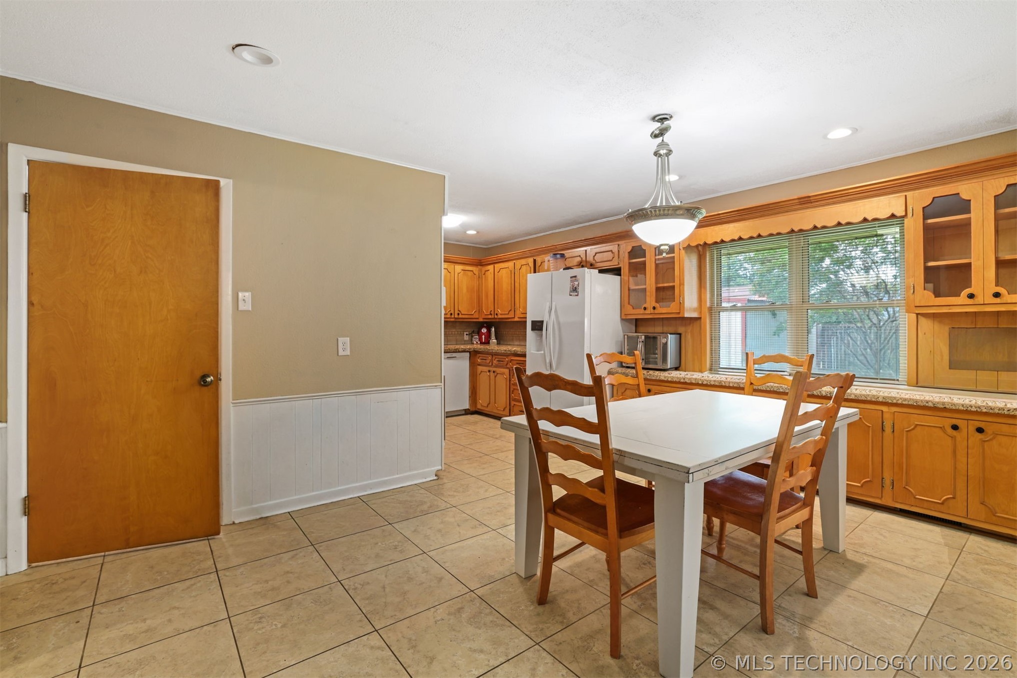 1942 W Locust Property Photo 6