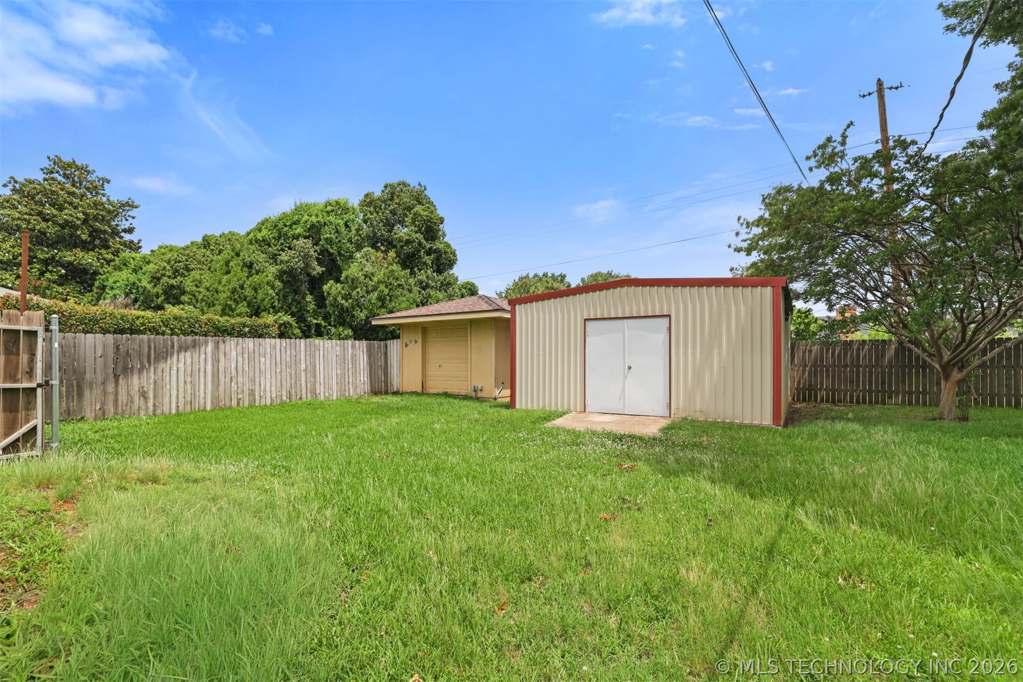 1942 W Locust Property Photo 26