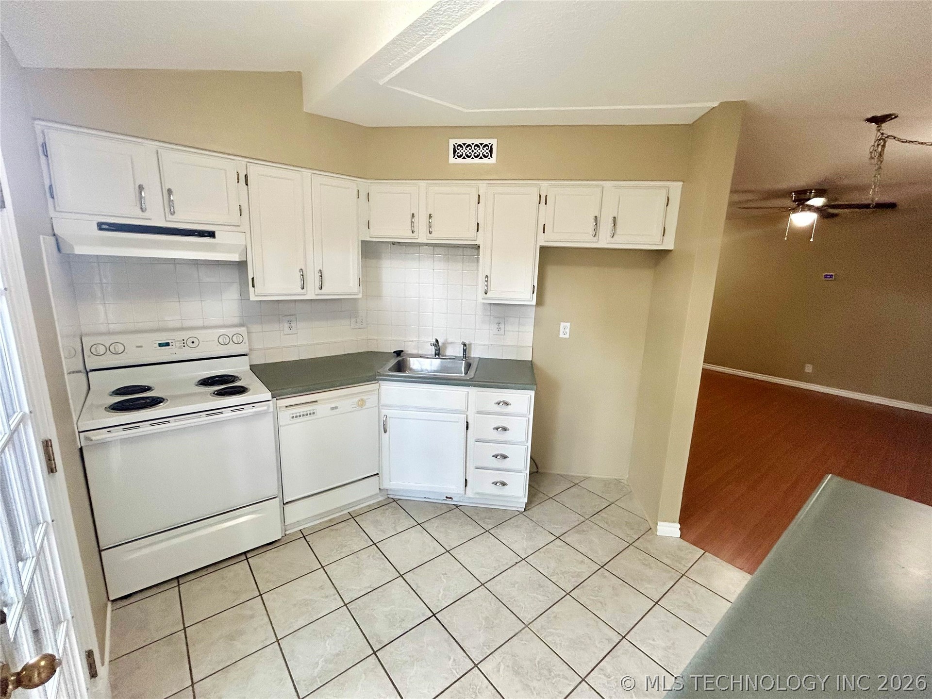 13236 E 30th Place C Property Photo 4