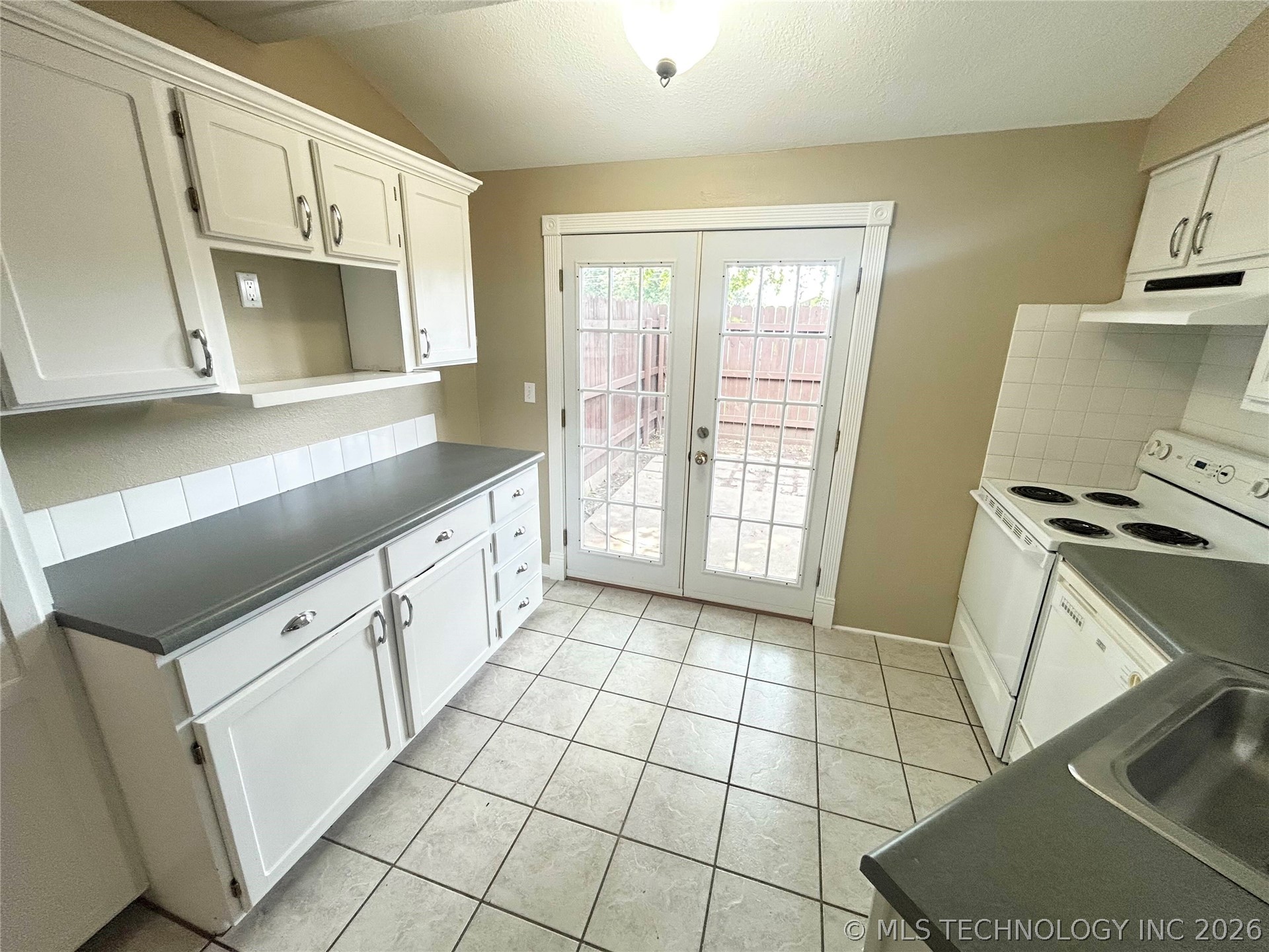 13236 E 30th Place C Property Photo 5