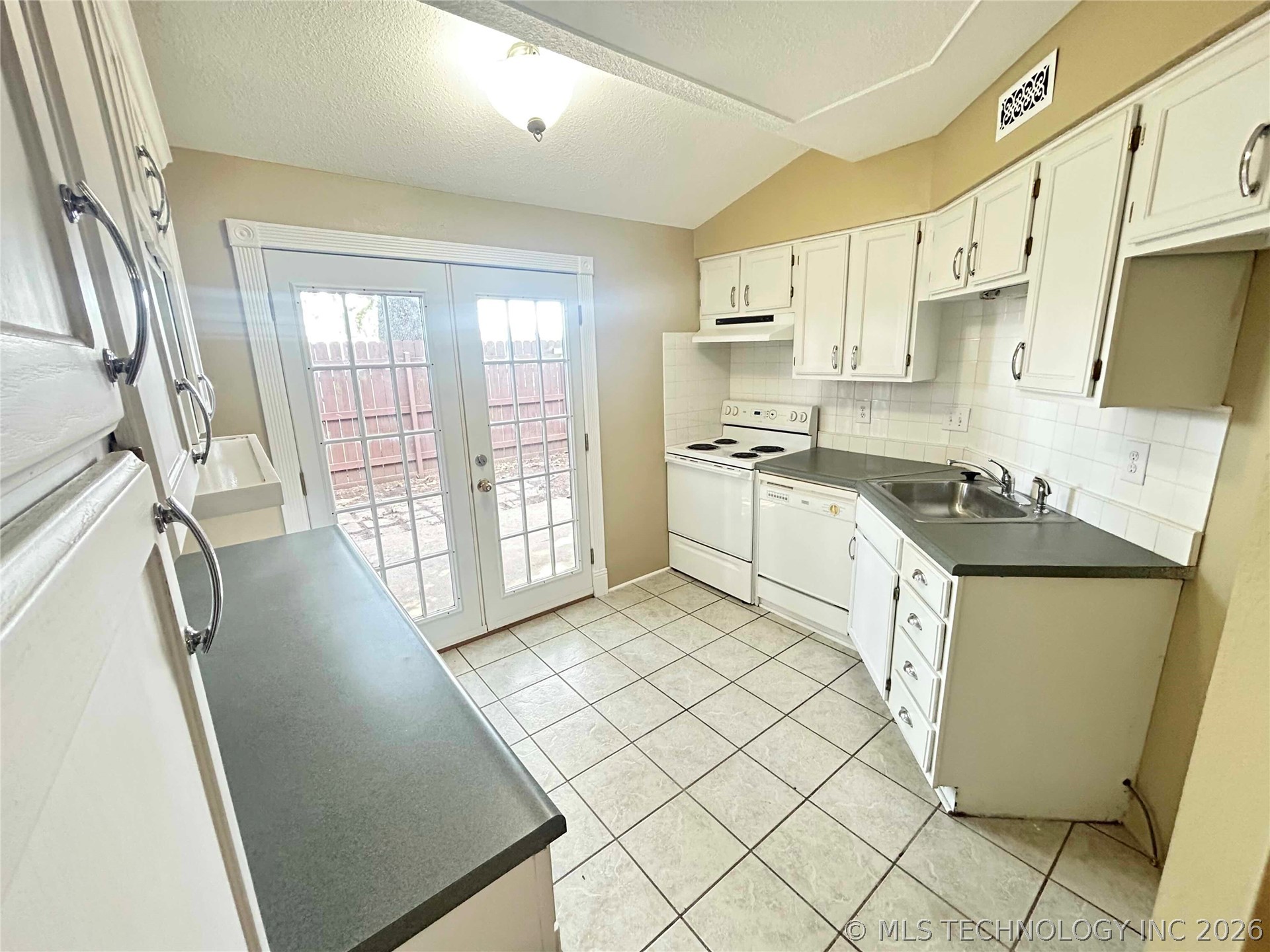 13236 E 30th Place C Property Photo 6