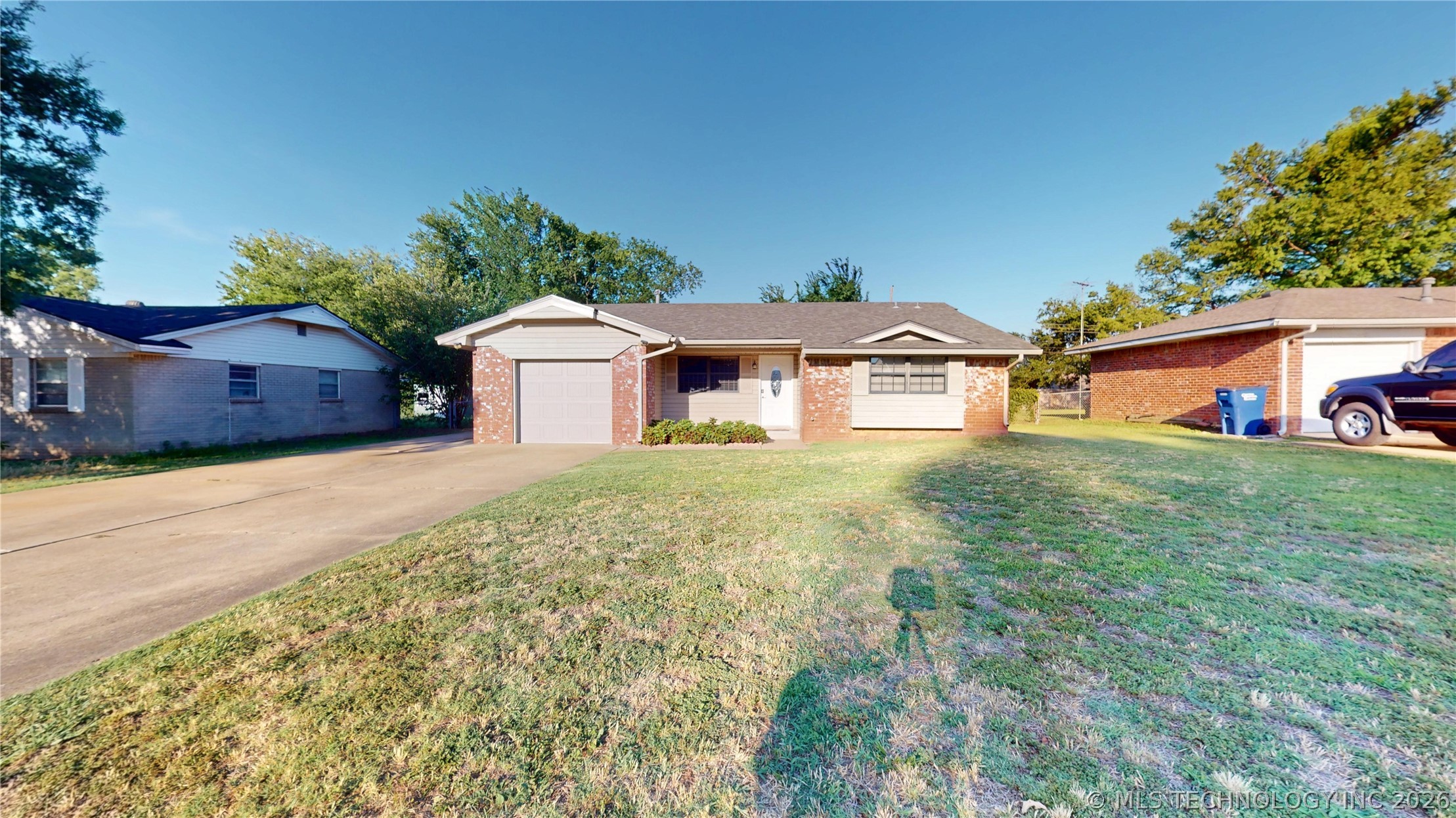 4403 N Chapman Property Photo 1