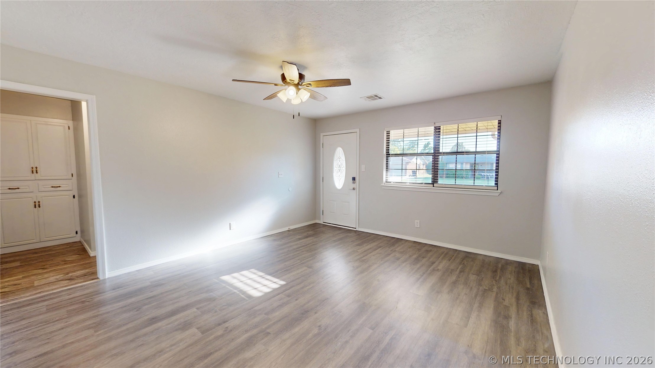 4403 N Chapman Property Photo 3