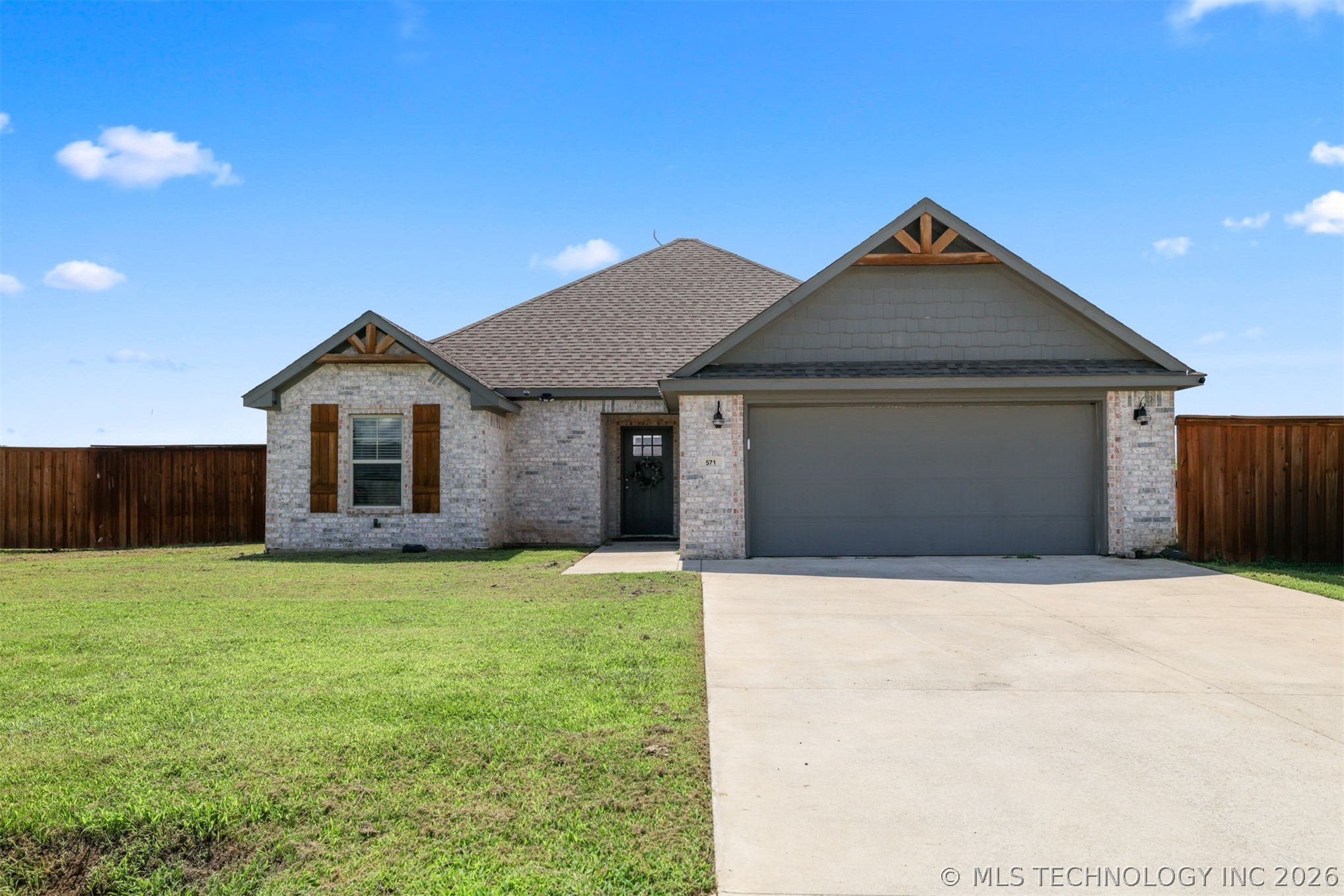 571 Lake Meadow Loop Property Photo 1