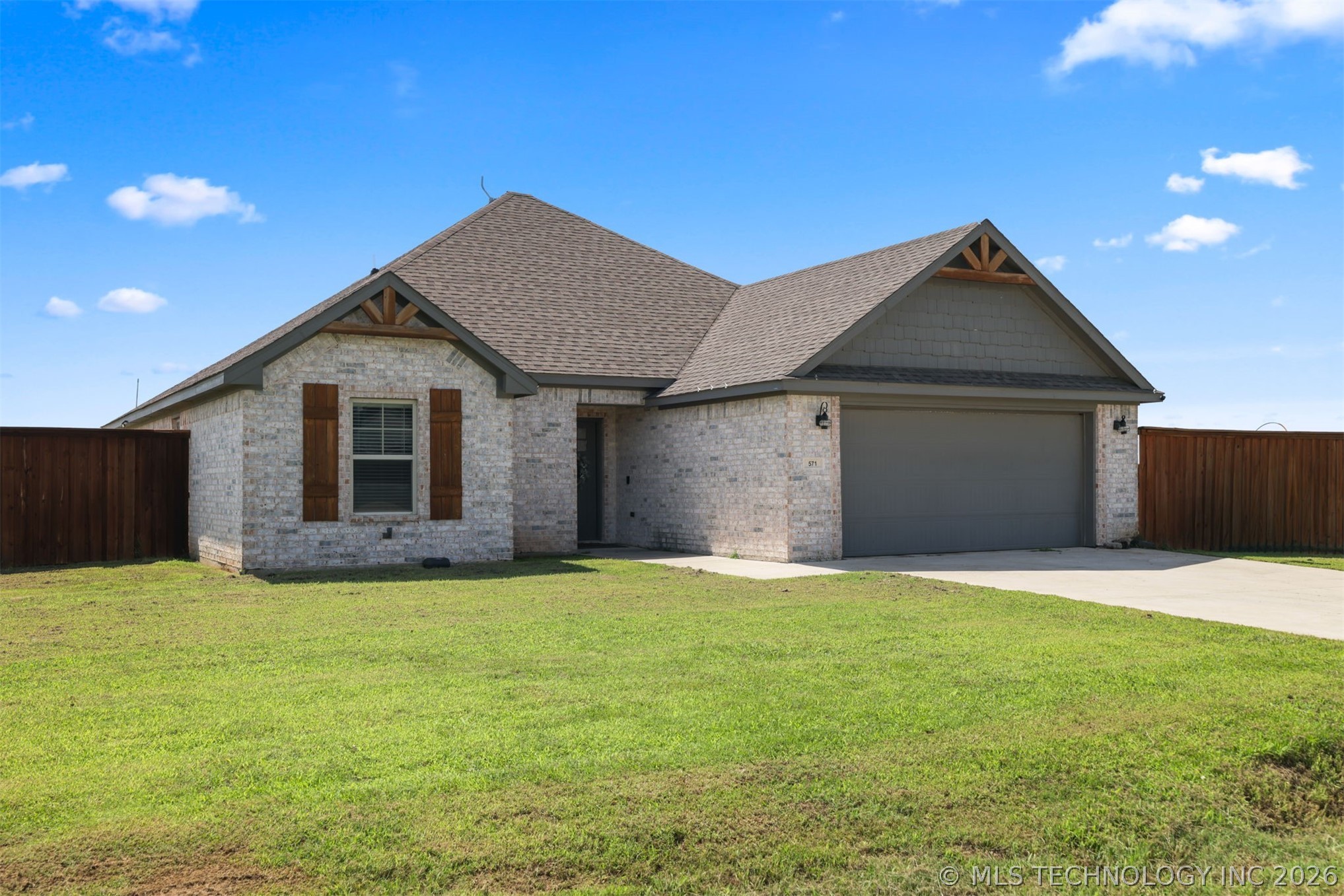 571 Lake Meadow Loop Property Photo 2