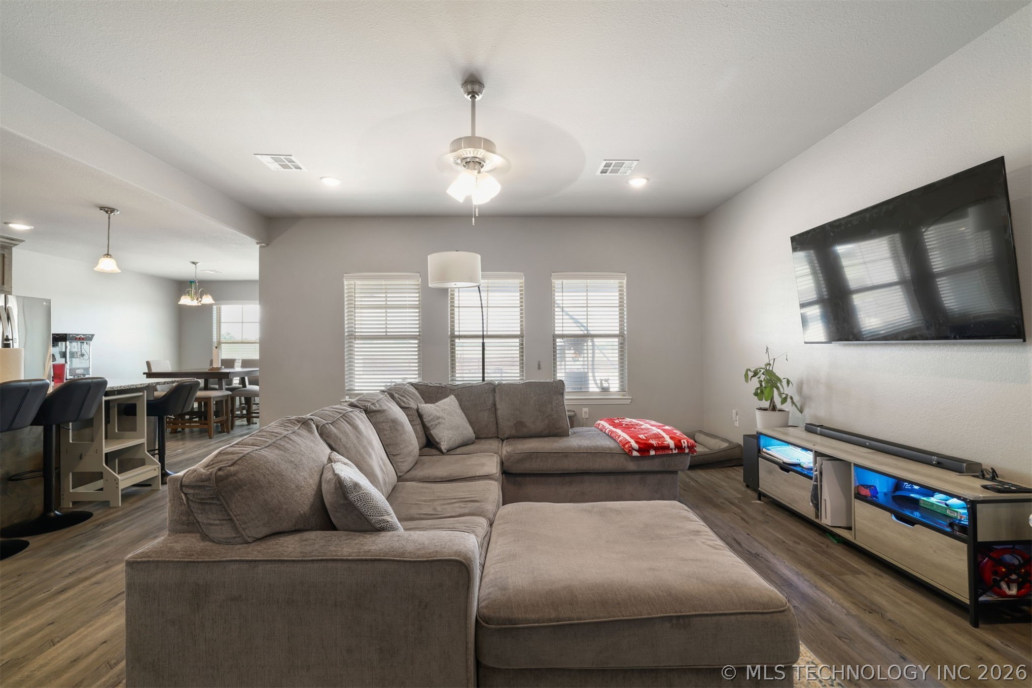 571 Lake Meadow Loop Property Photo 3