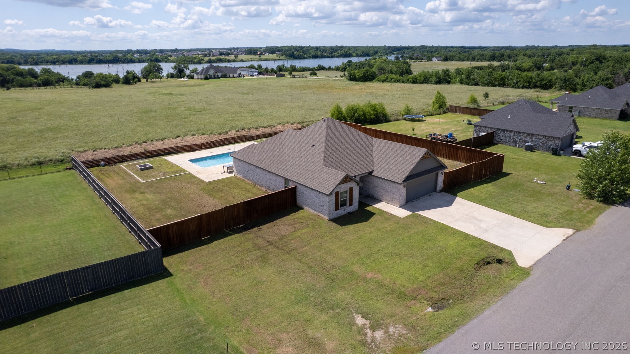 571 Lake Meadow Loop Property Photo 32