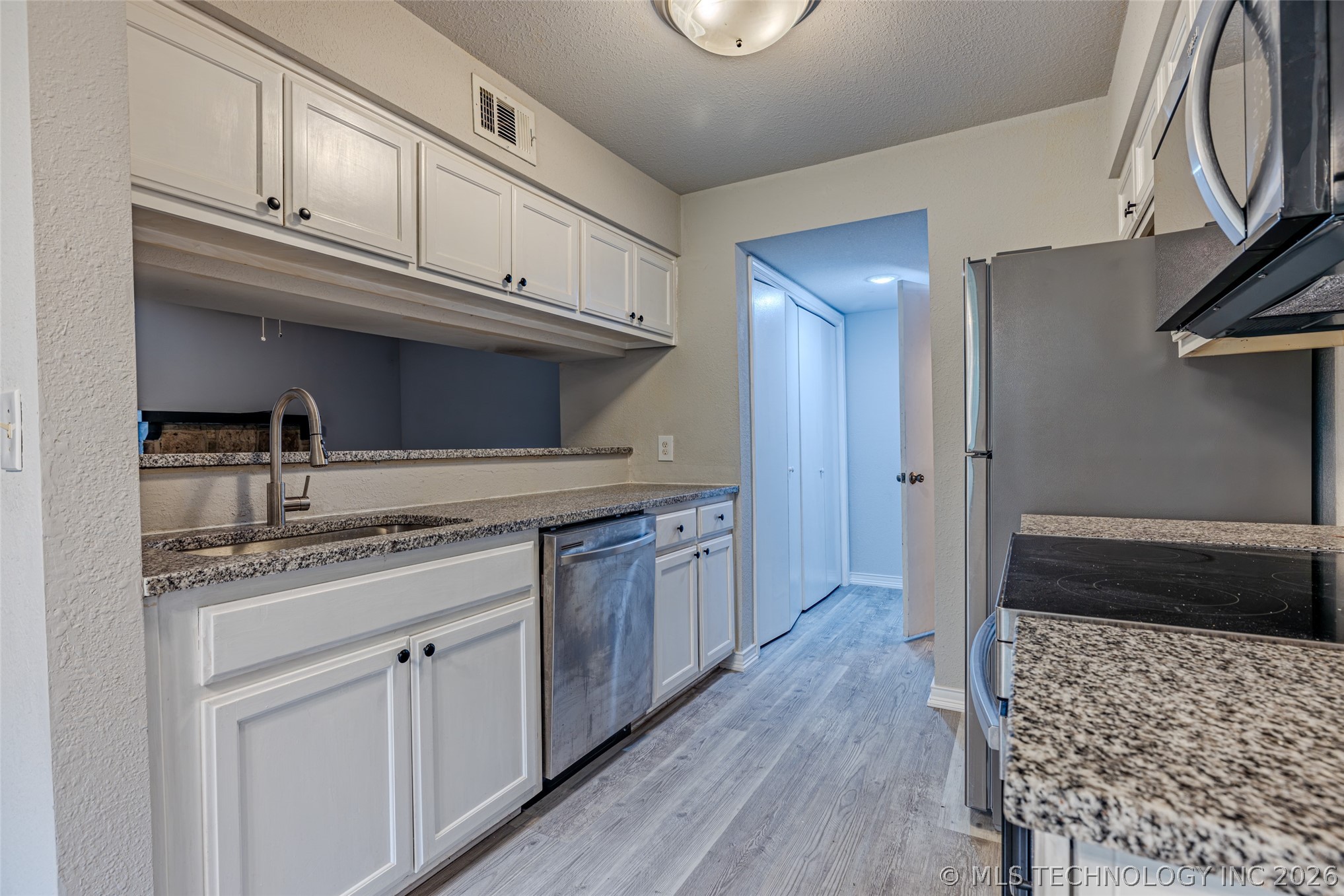 6504 S Memorial Drive 12e Property Photo 15