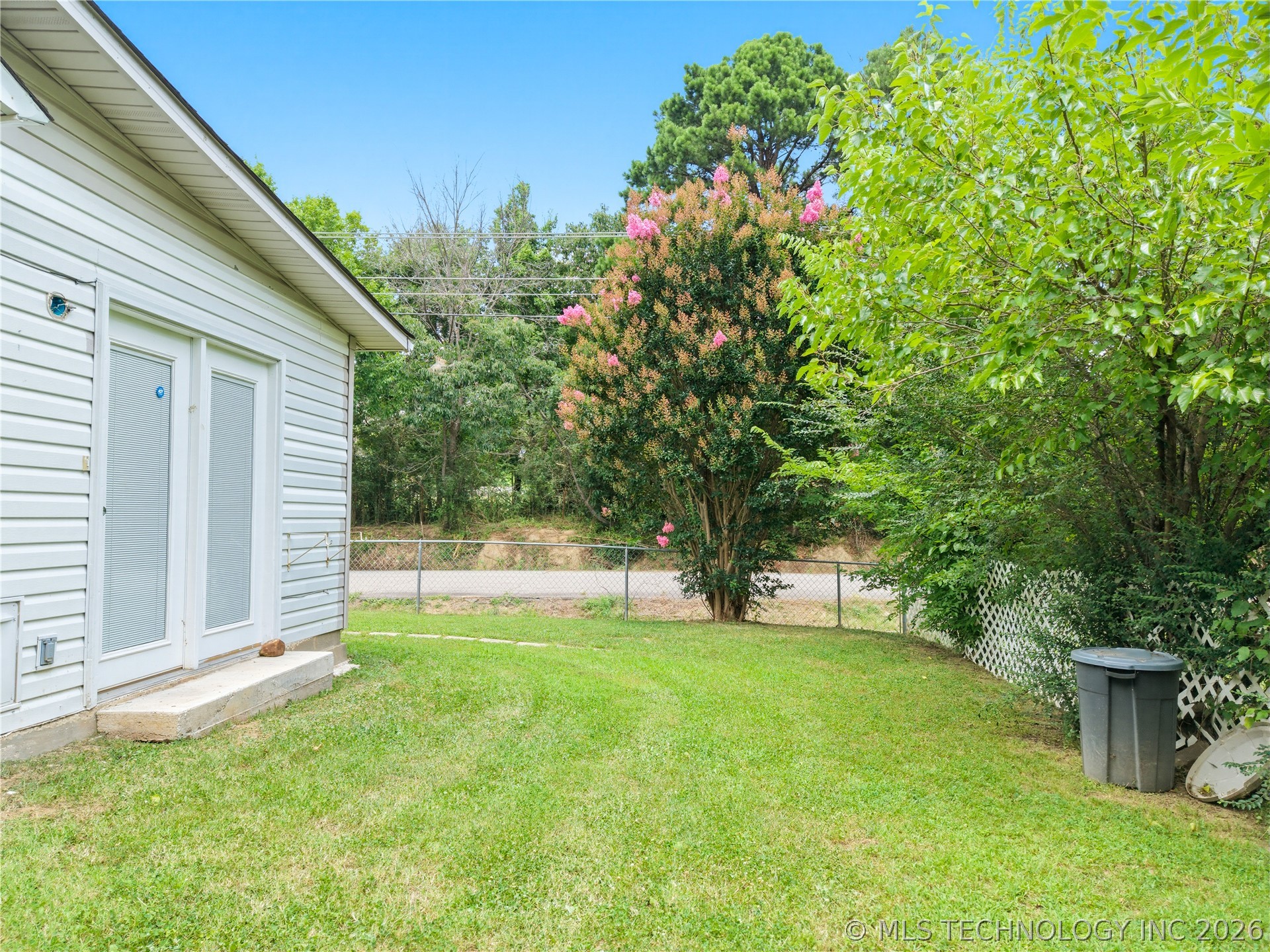 1122 Green Street Property Photo 6