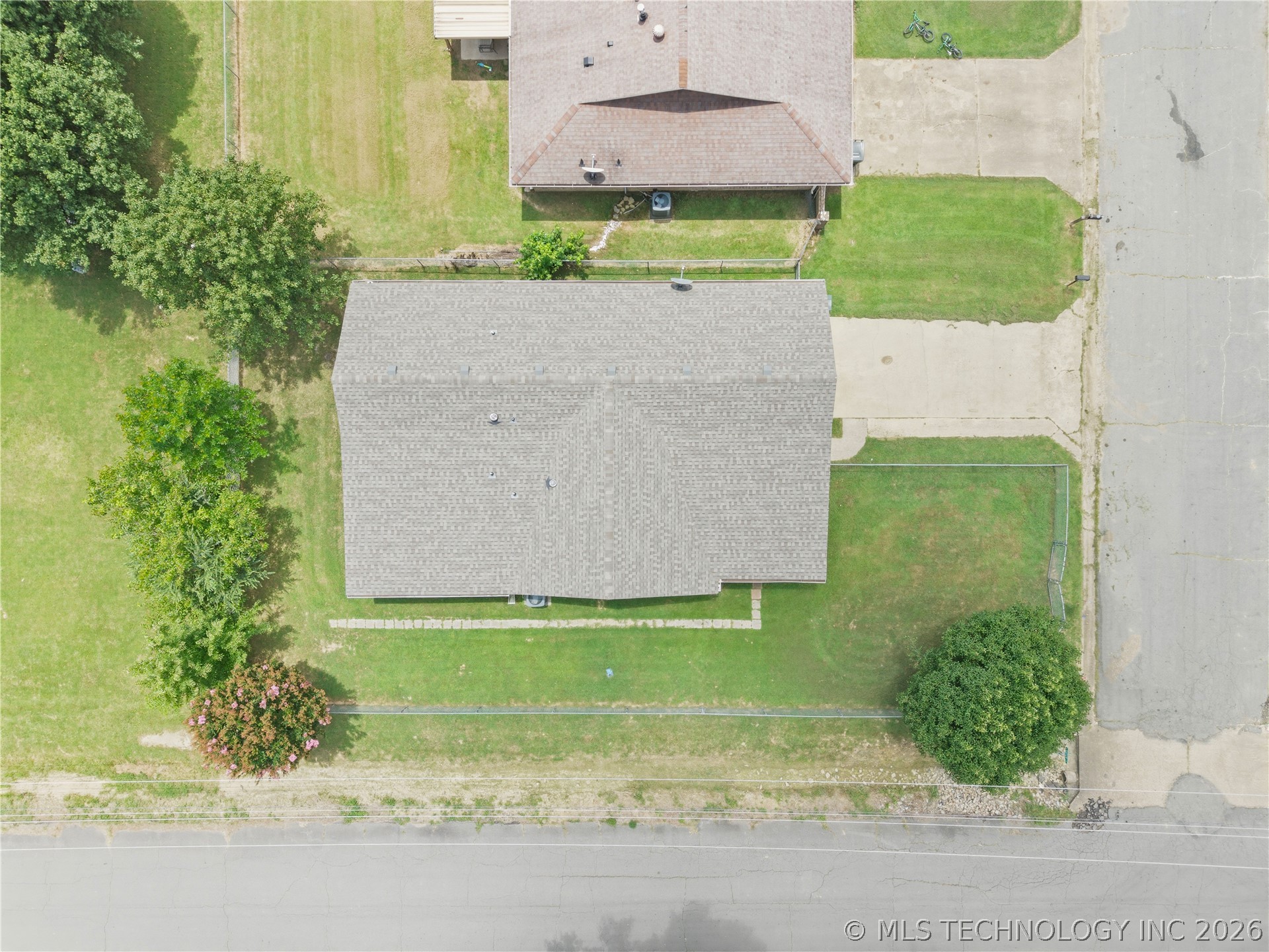1122 Green Street Property Photo 10