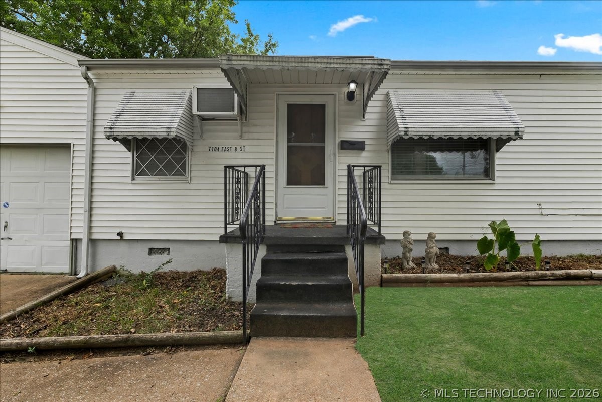 7104 E 8th Street Property Photo 3