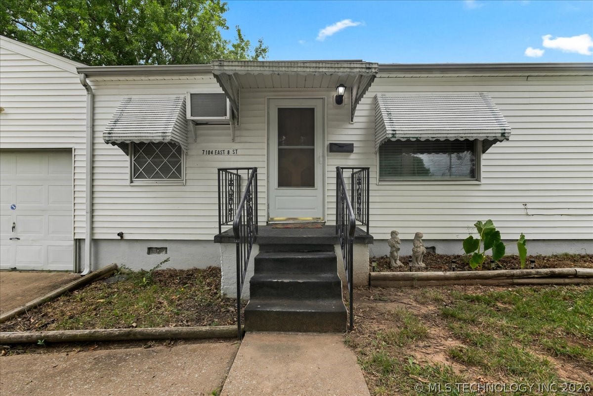 7104 E 8th Street Property Photo 4