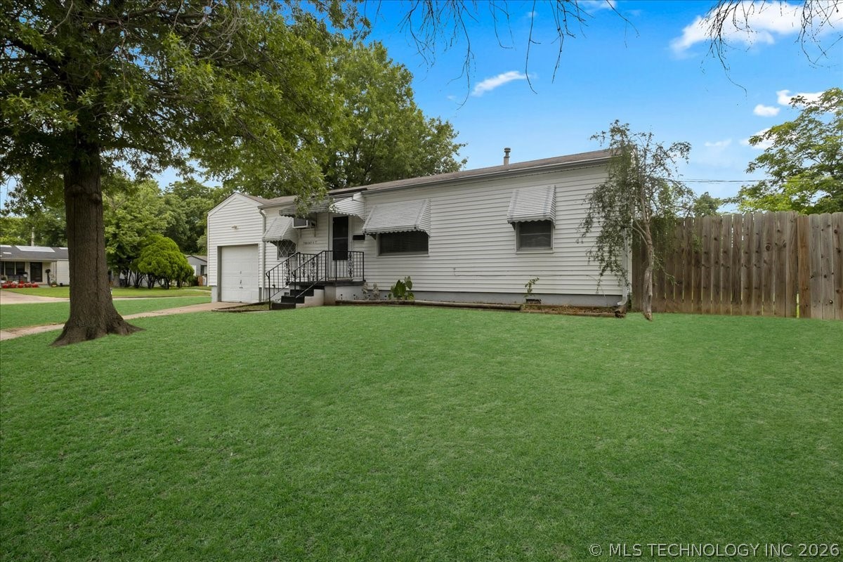 7104 E 8th Street Property Photo 5