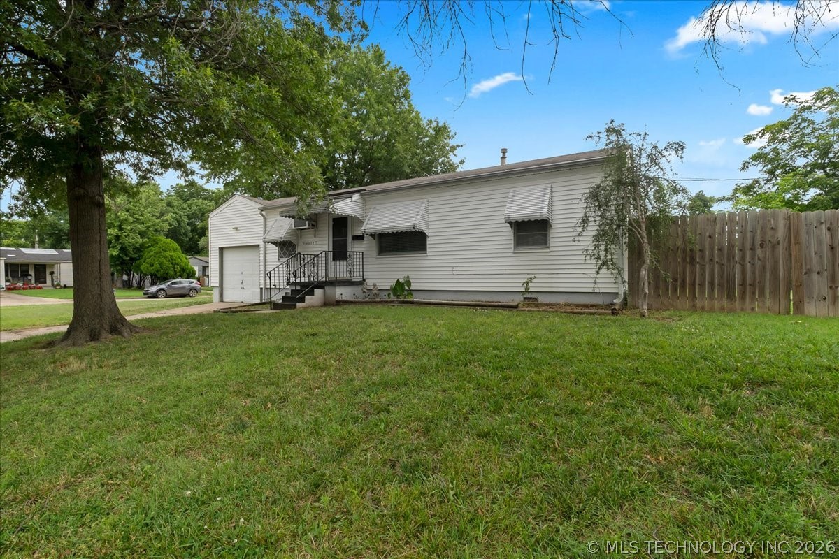 7104 E 8th Street Property Photo 6