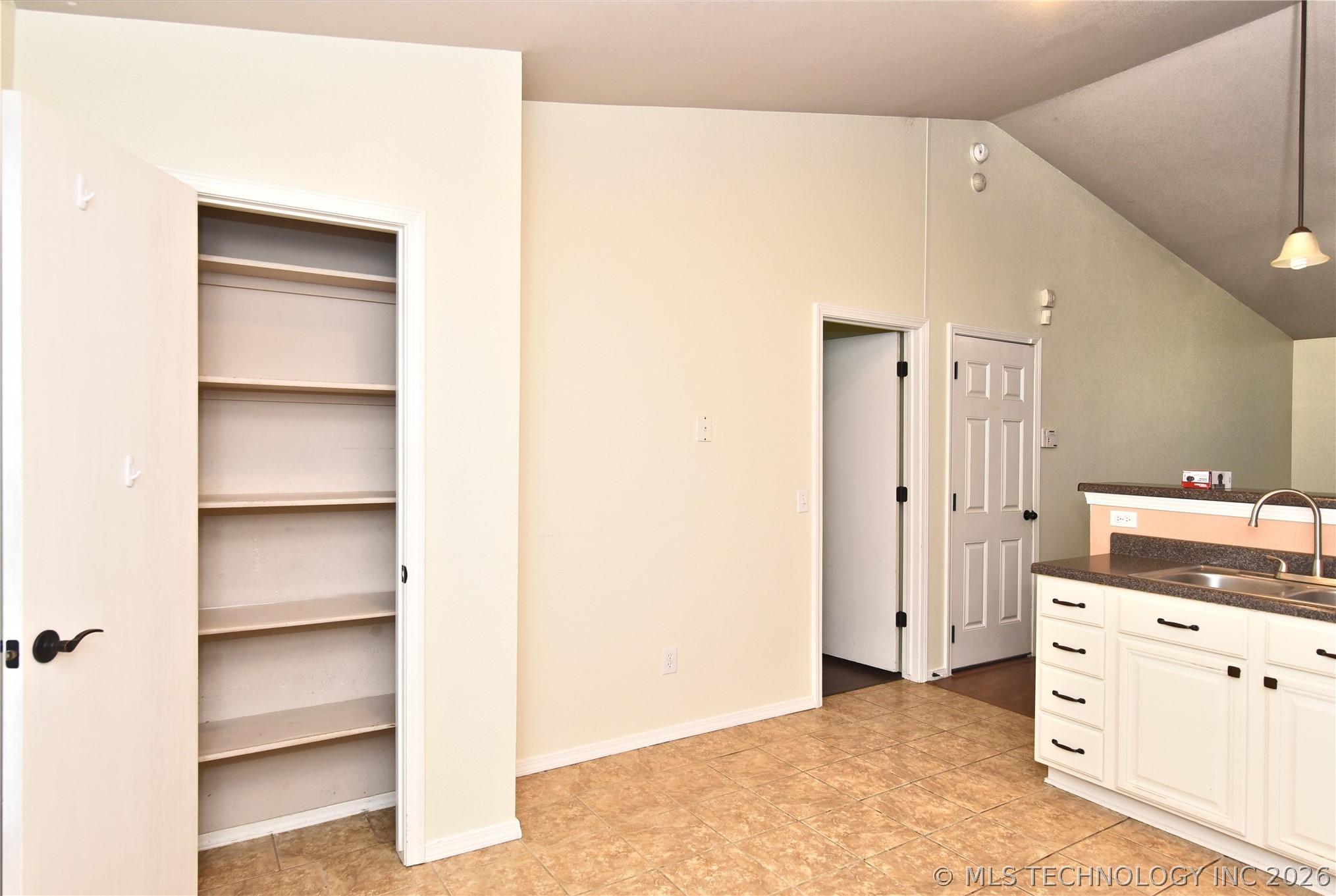 7842 E 132nd Street Property Photo 8