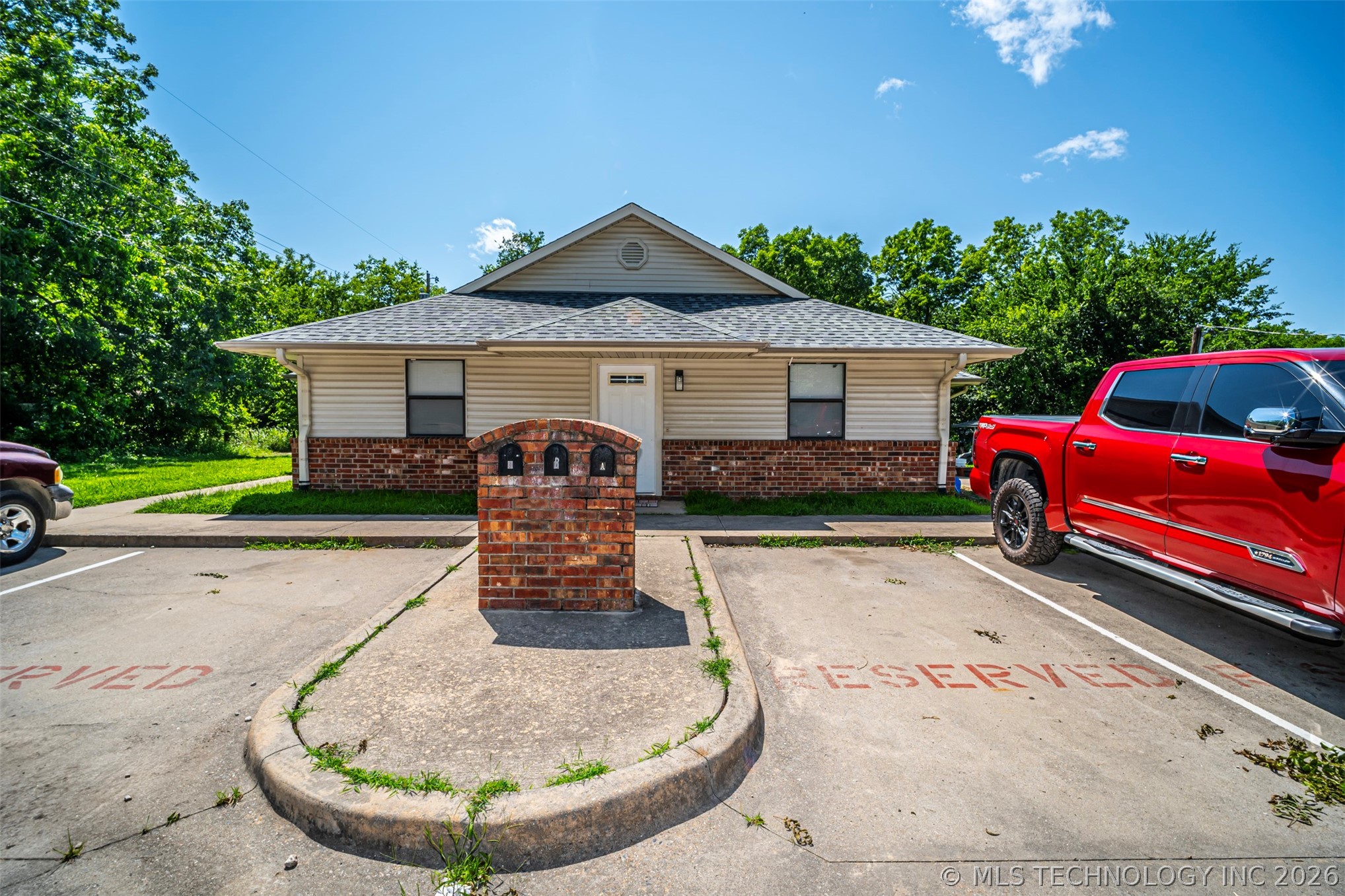 204 S 11th Property Photo 1