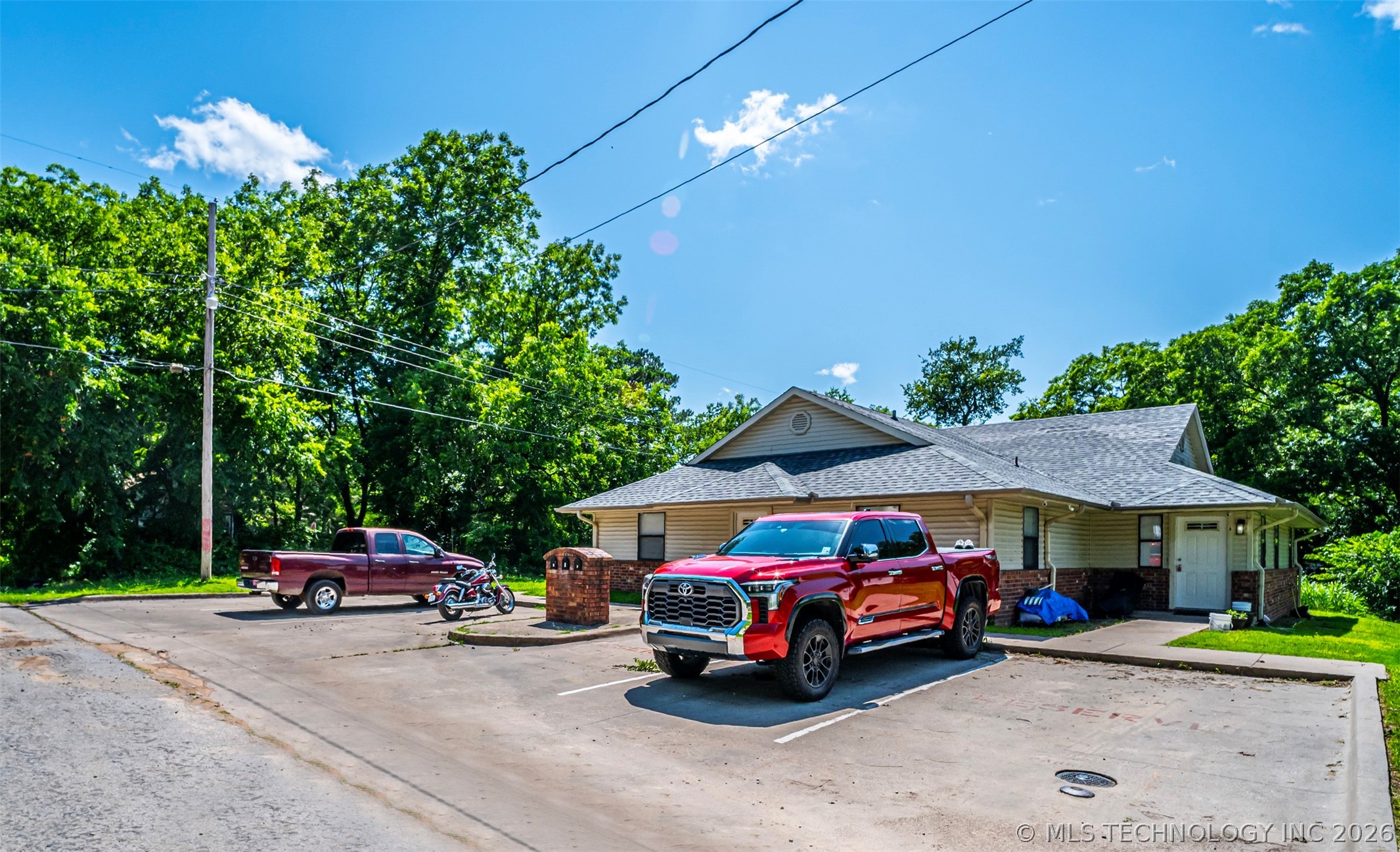 204 S 11th Property Photo 2