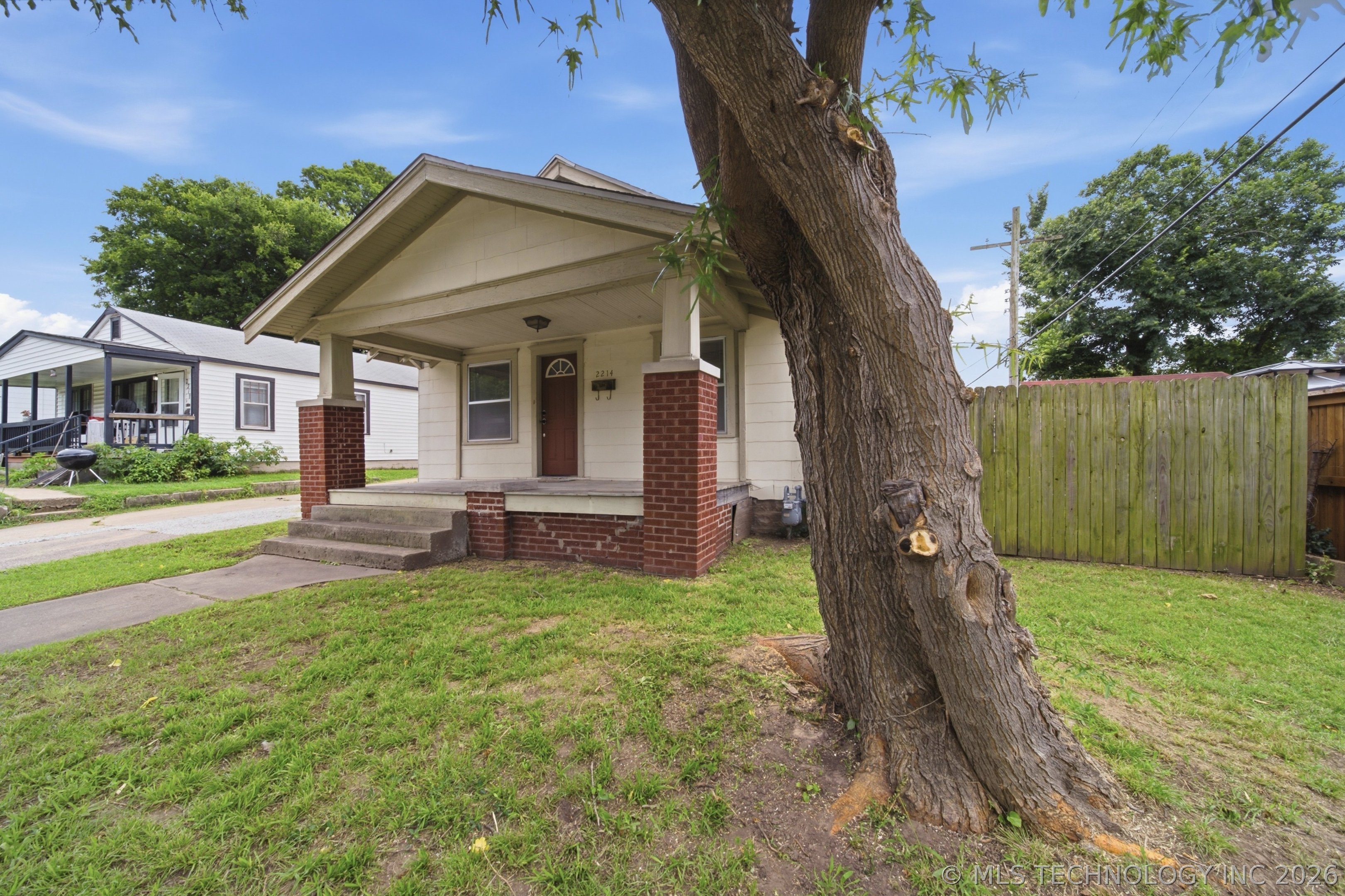 2214 E 12th Place Property Photo 2