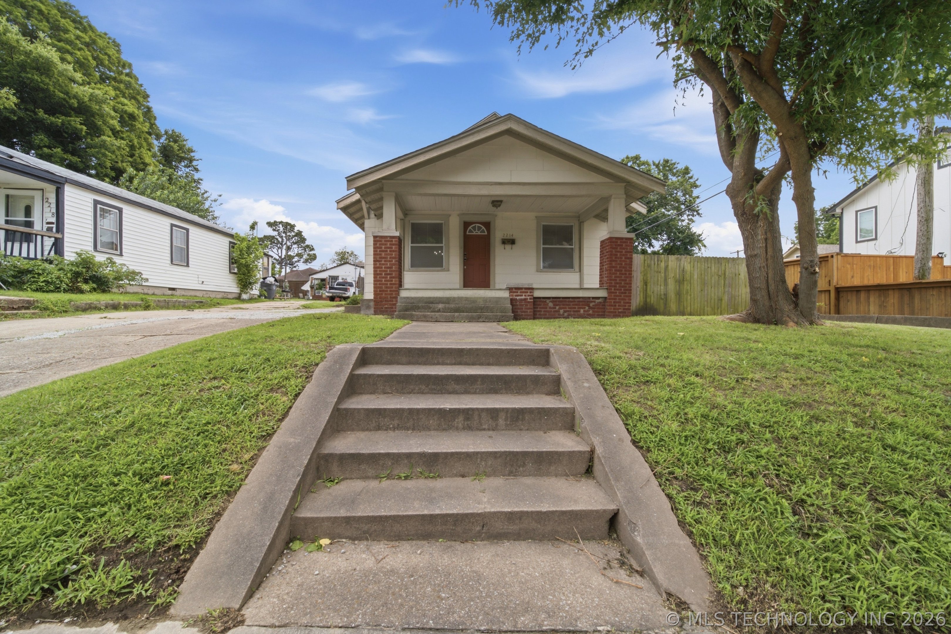 2214 E 12th Place Property Photo 3