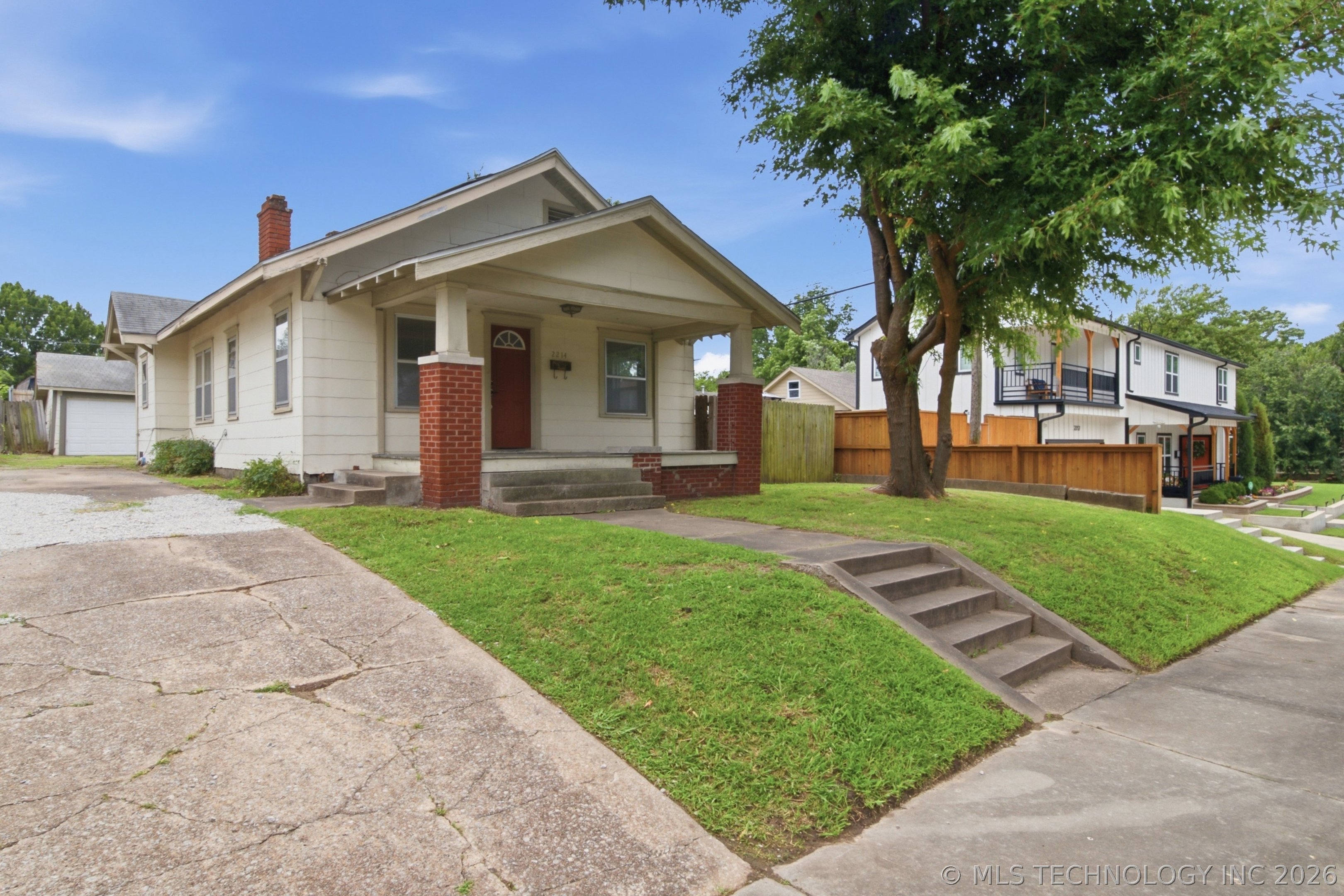 2214 E 12th Place Property Photo 4
