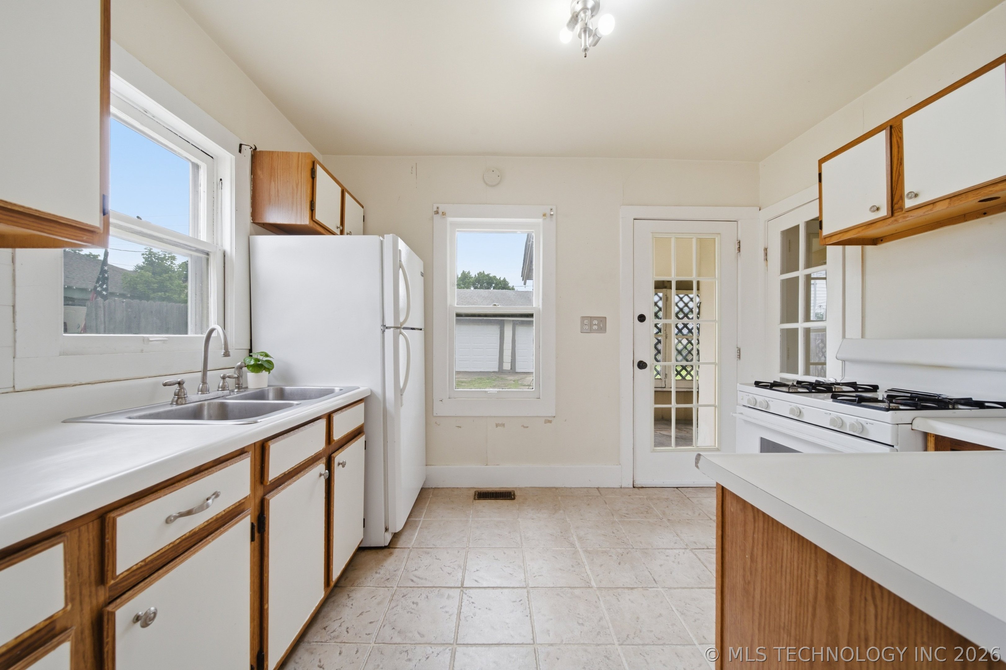 2214 E 12th Place Property Photo 13