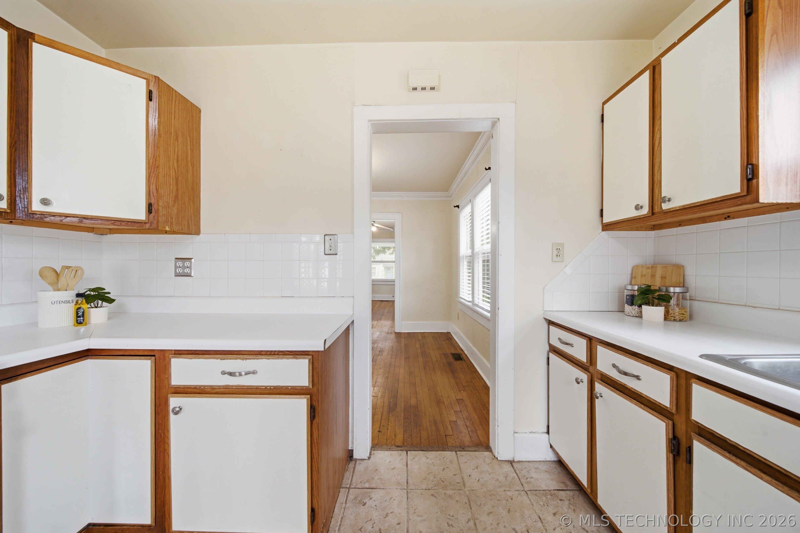 2214 E 12th Place Property Photo 16