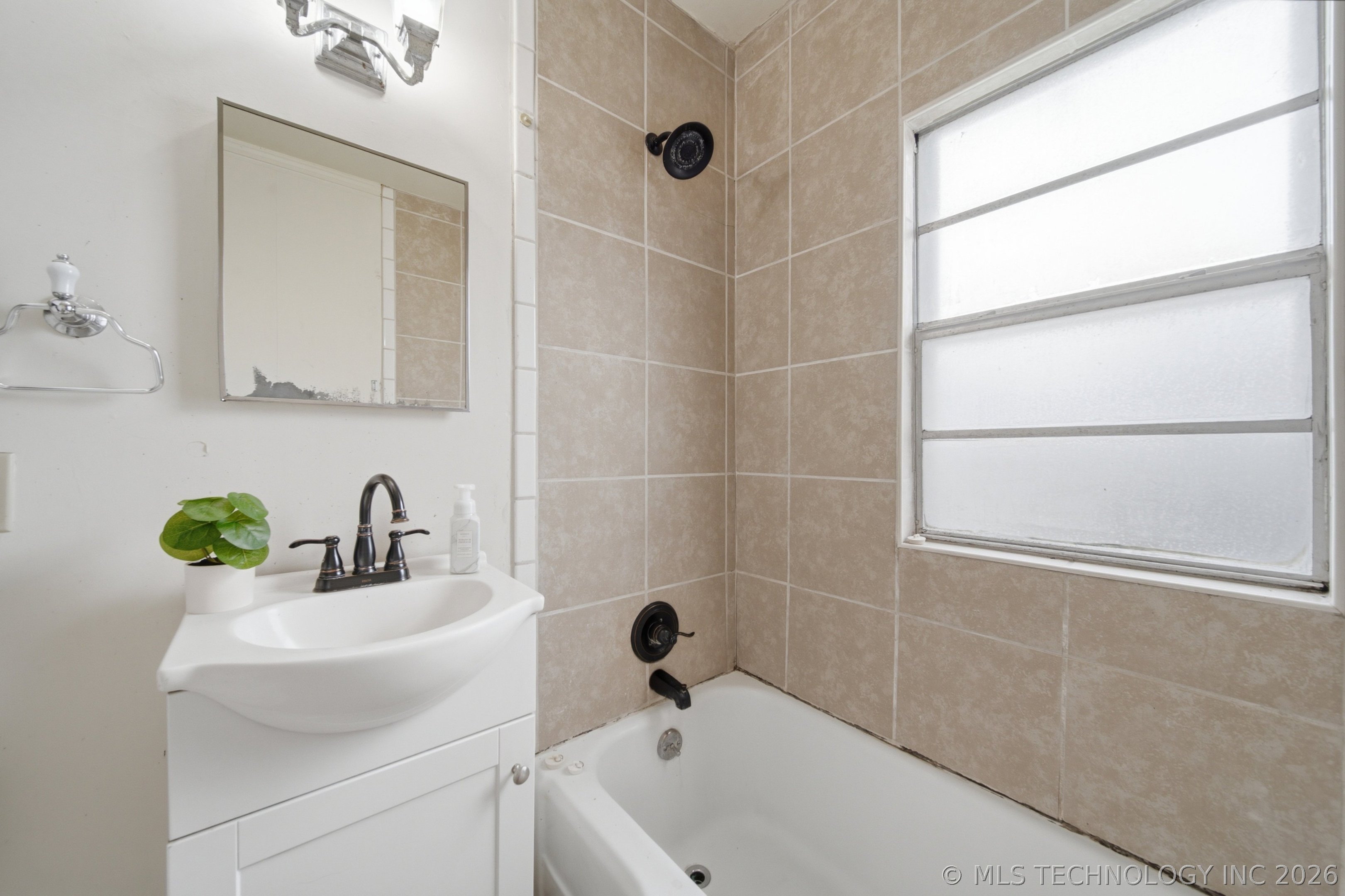 2214 E 12th Place Property Photo 21