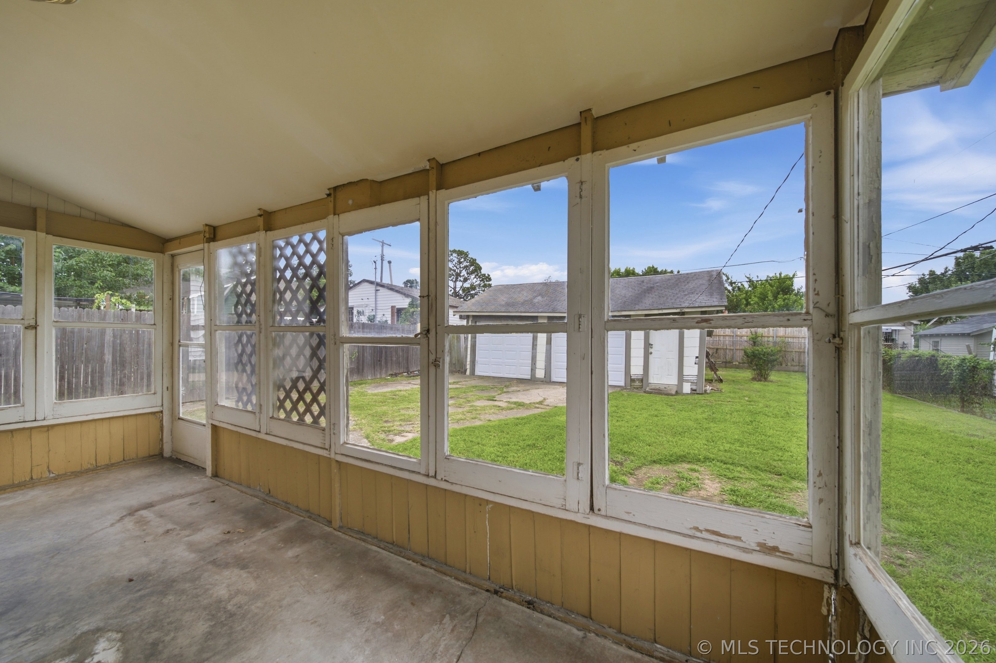 2214 E 12th Place Property Photo 25
