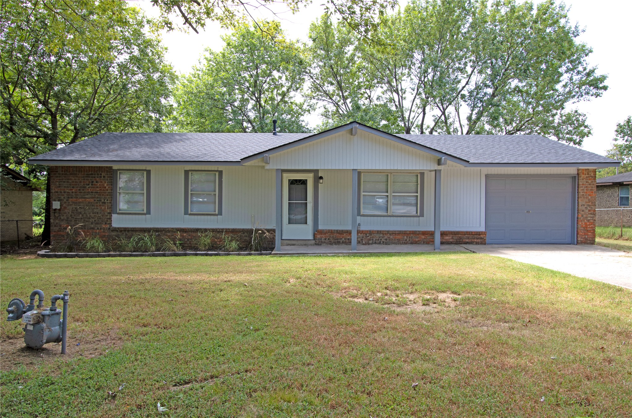 1004 NE 9th Street Property Photo 1