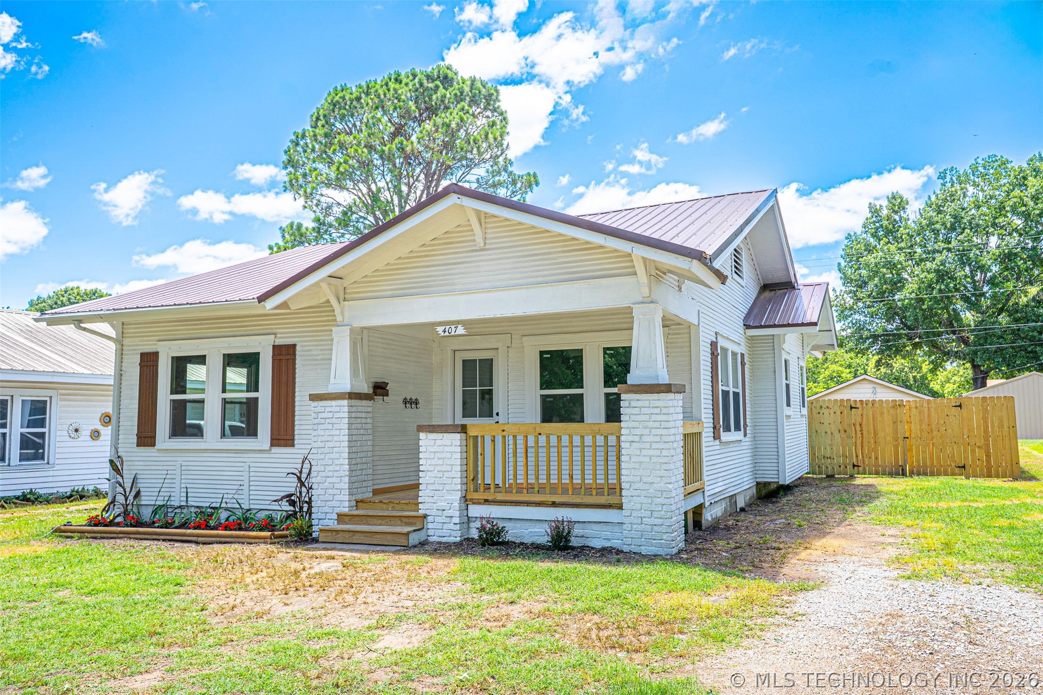 407 S 8th Property Photo 1