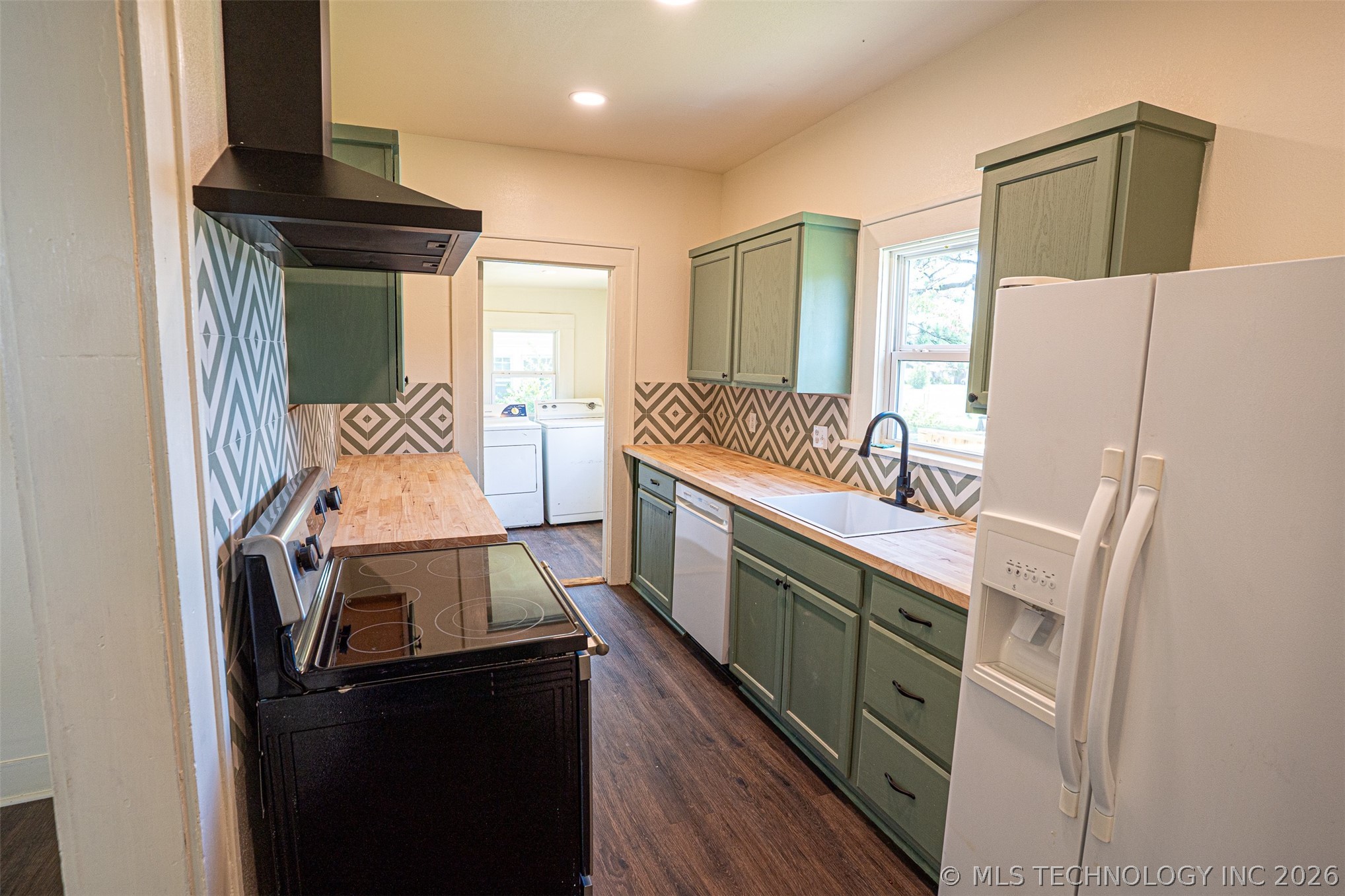 407 S 8th Property Photo 4