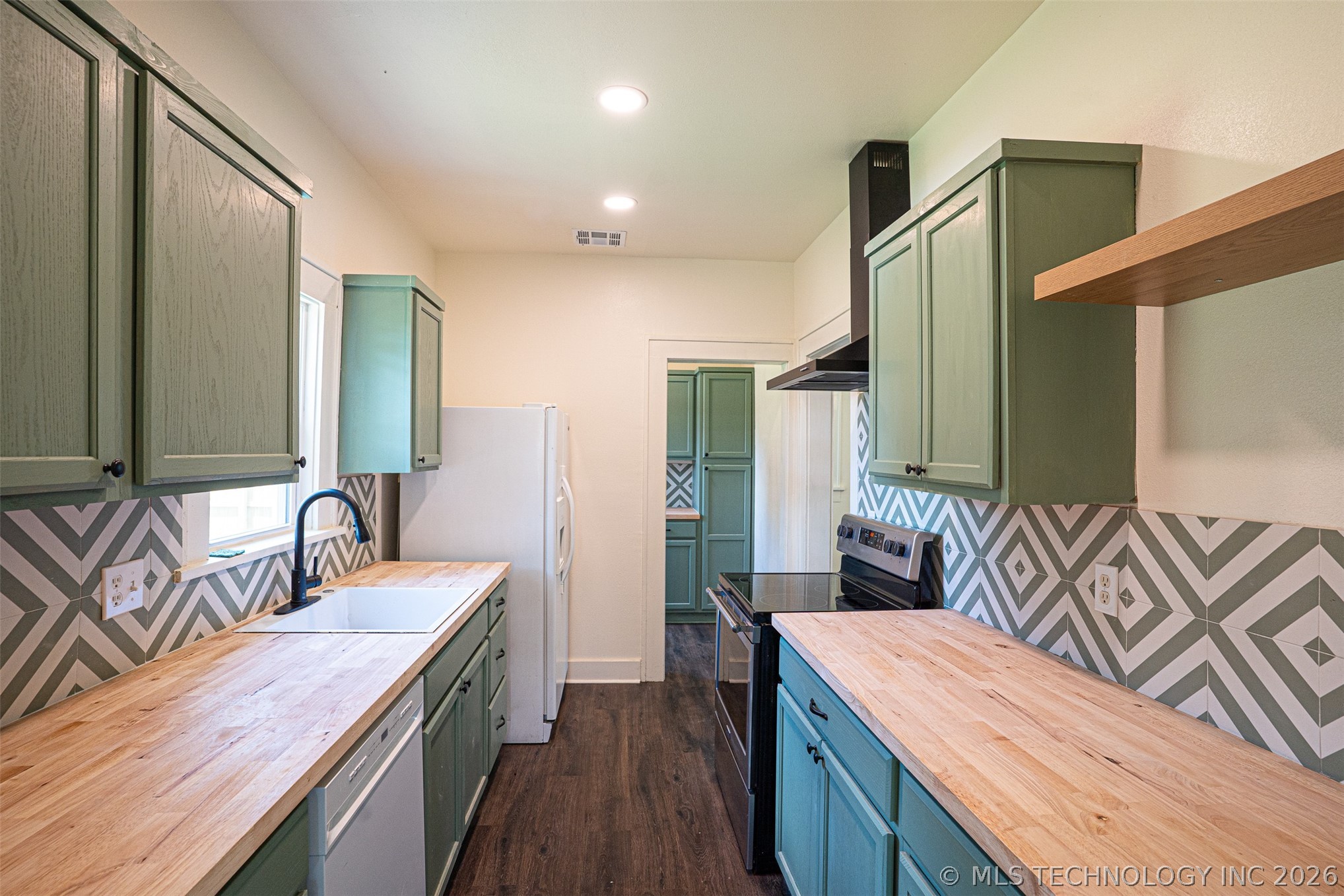 407 S 8th Property Photo 5