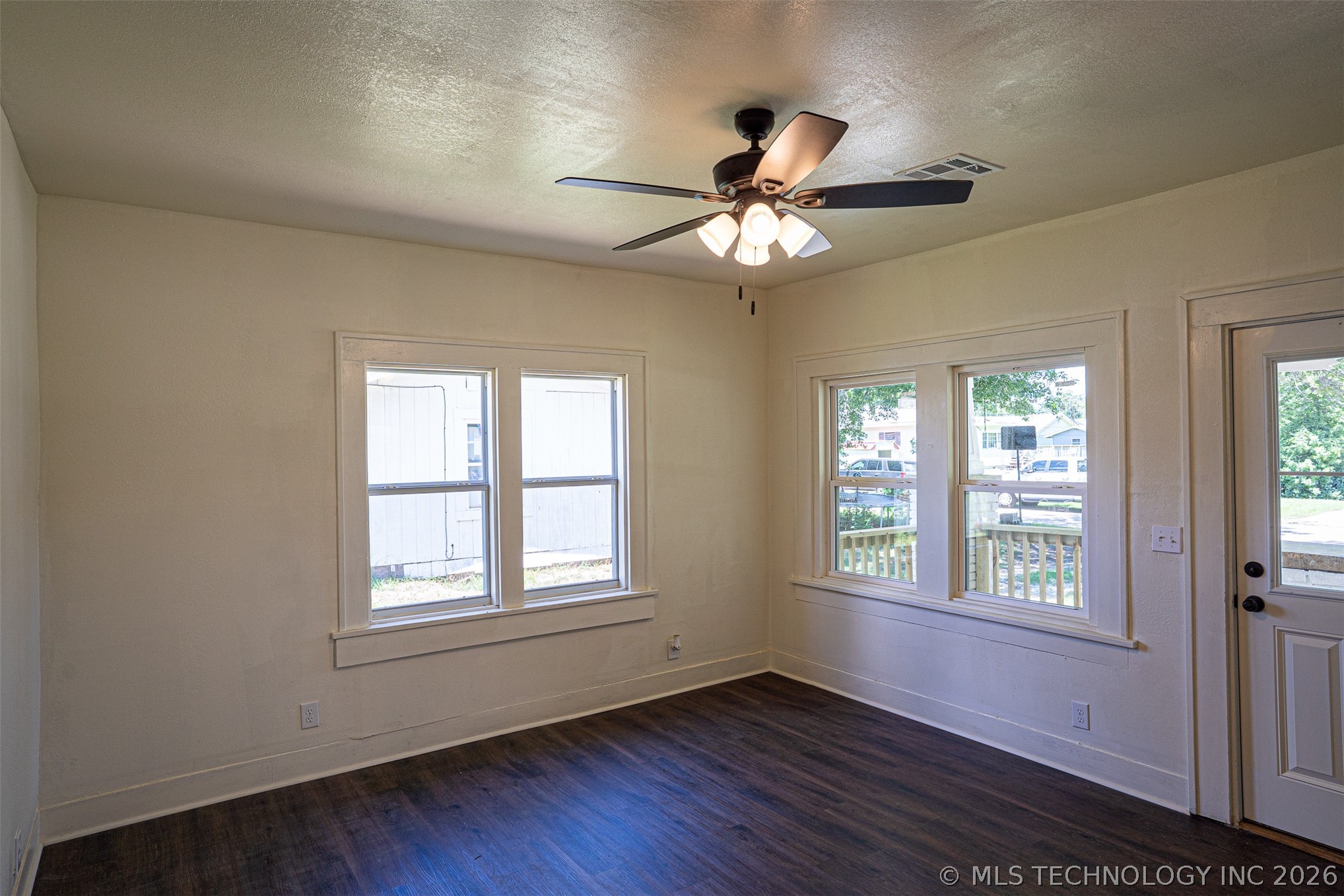 407 S 8th Property Photo 25