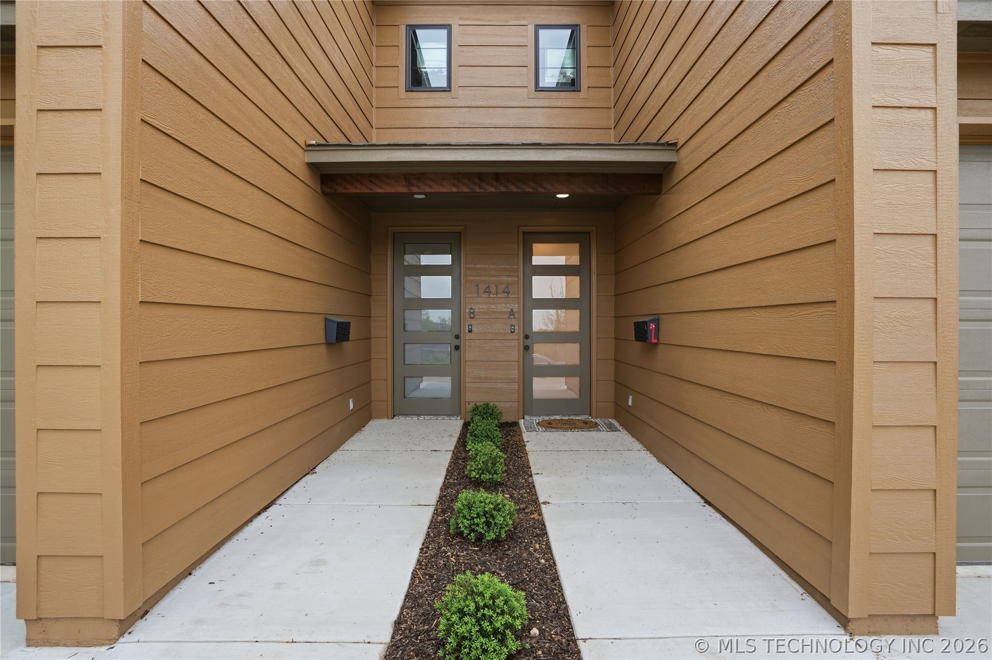 1414 E University Avenue Property Photo 2