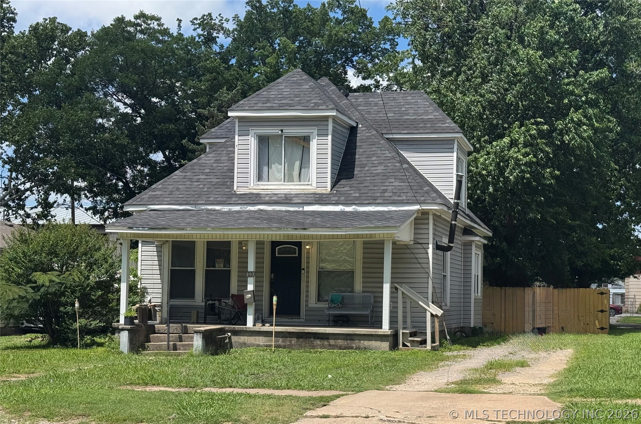 207 N State Street Property Photo 1