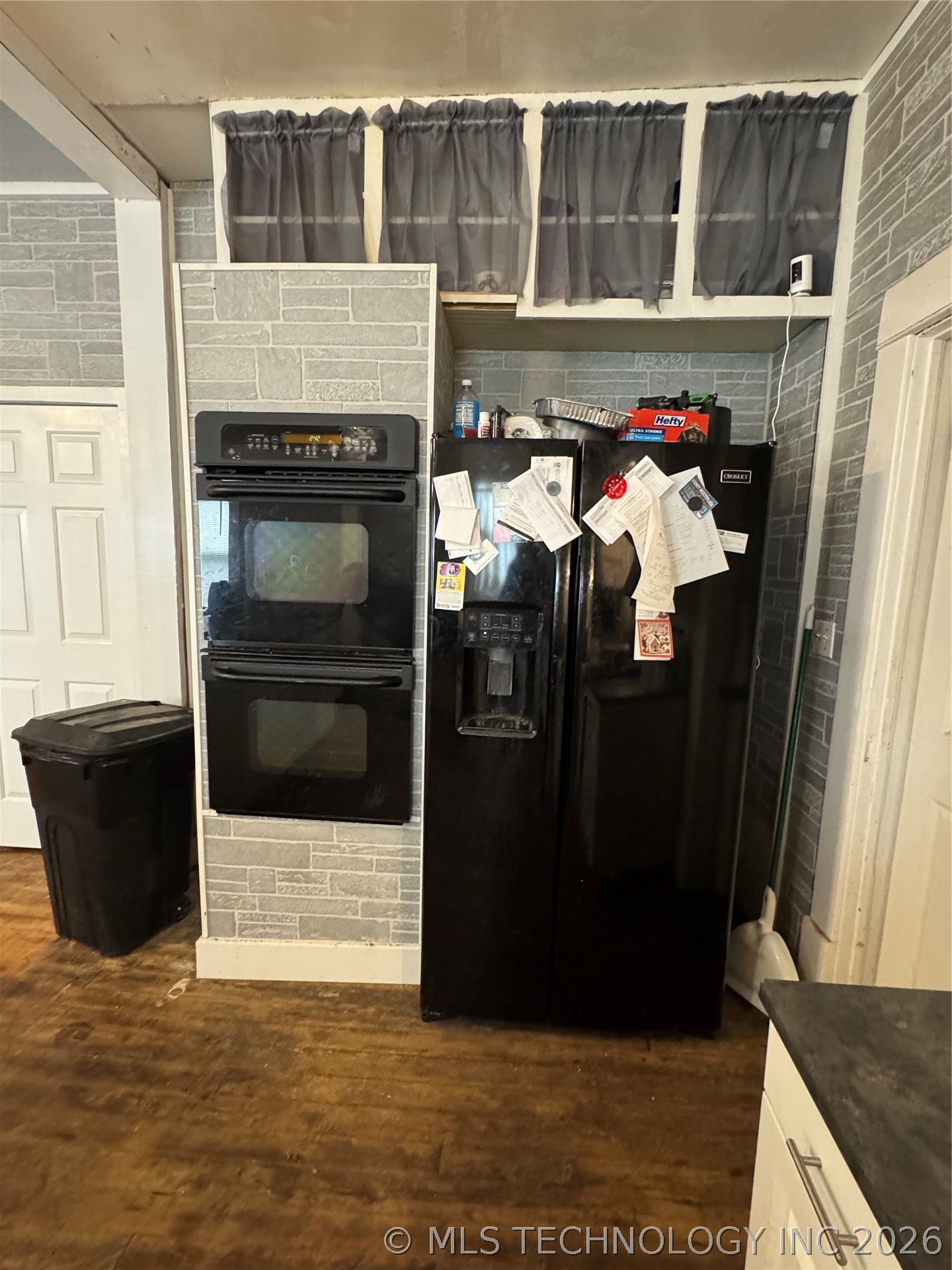 207 N State Street Property Photo 4