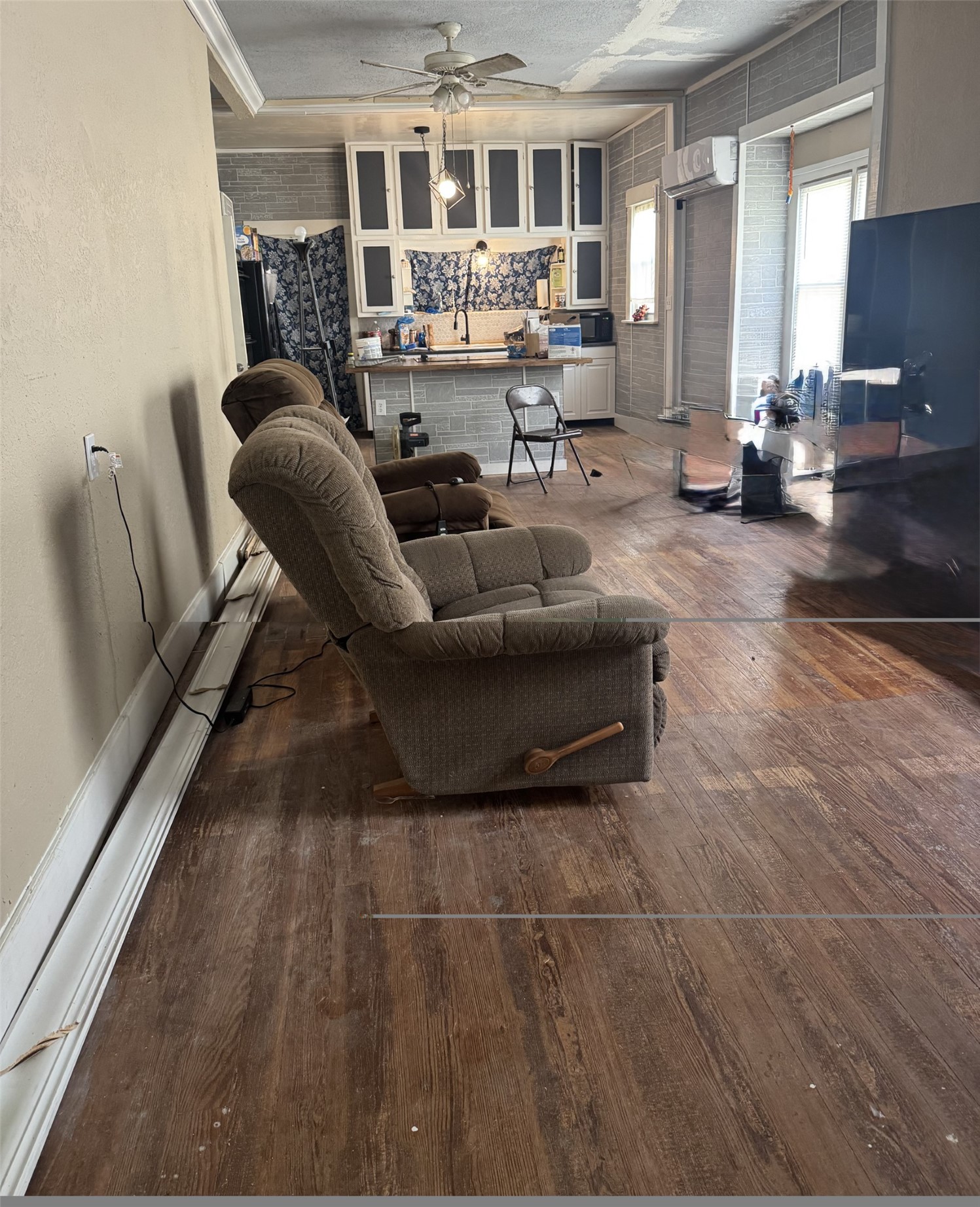 207 N State Street Property Photo 9