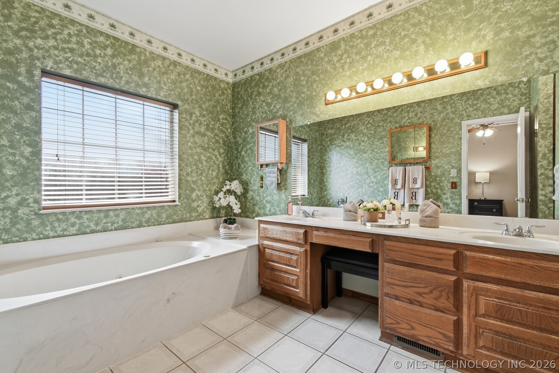 10907 E 74th Street Property Photo 9