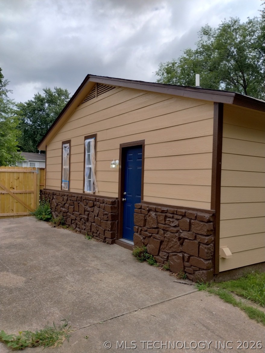 204 E 58th Street N Property Photo 3