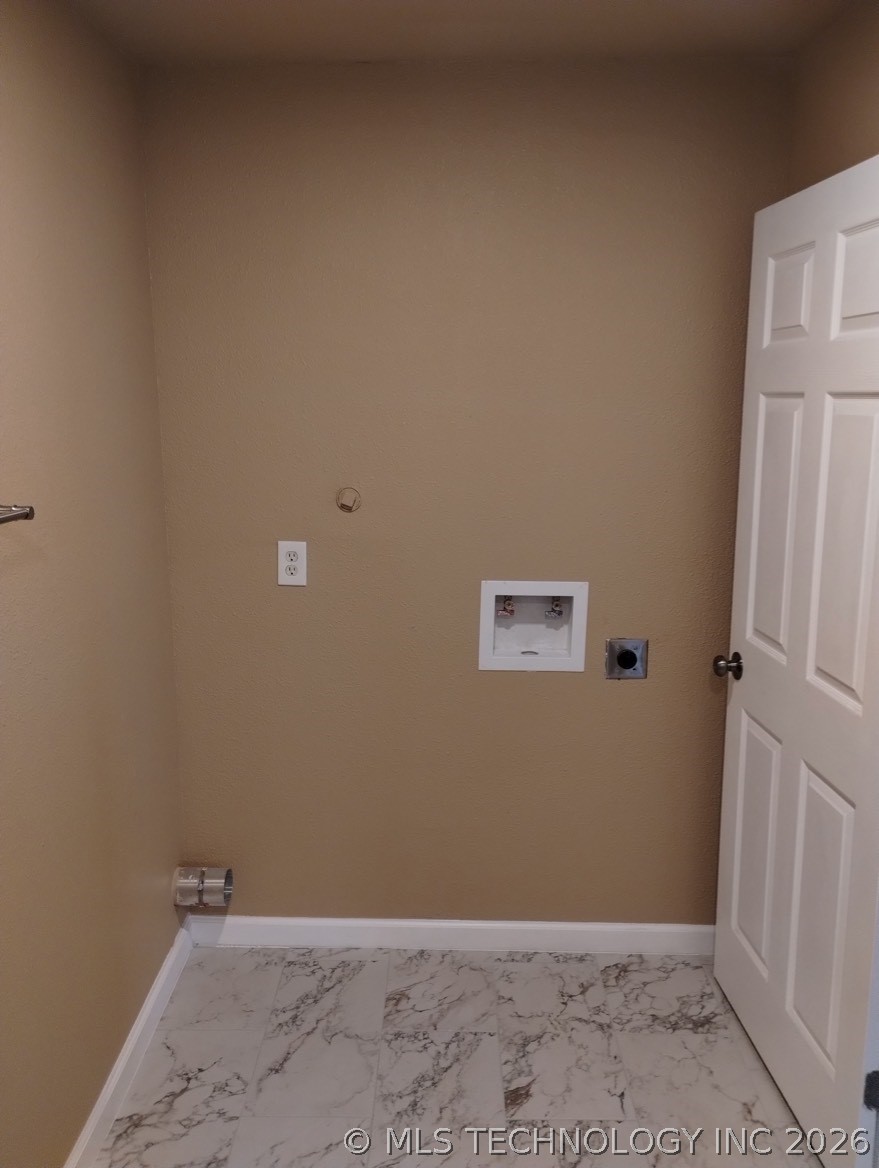 204 E 58th Street N Property Photo 8