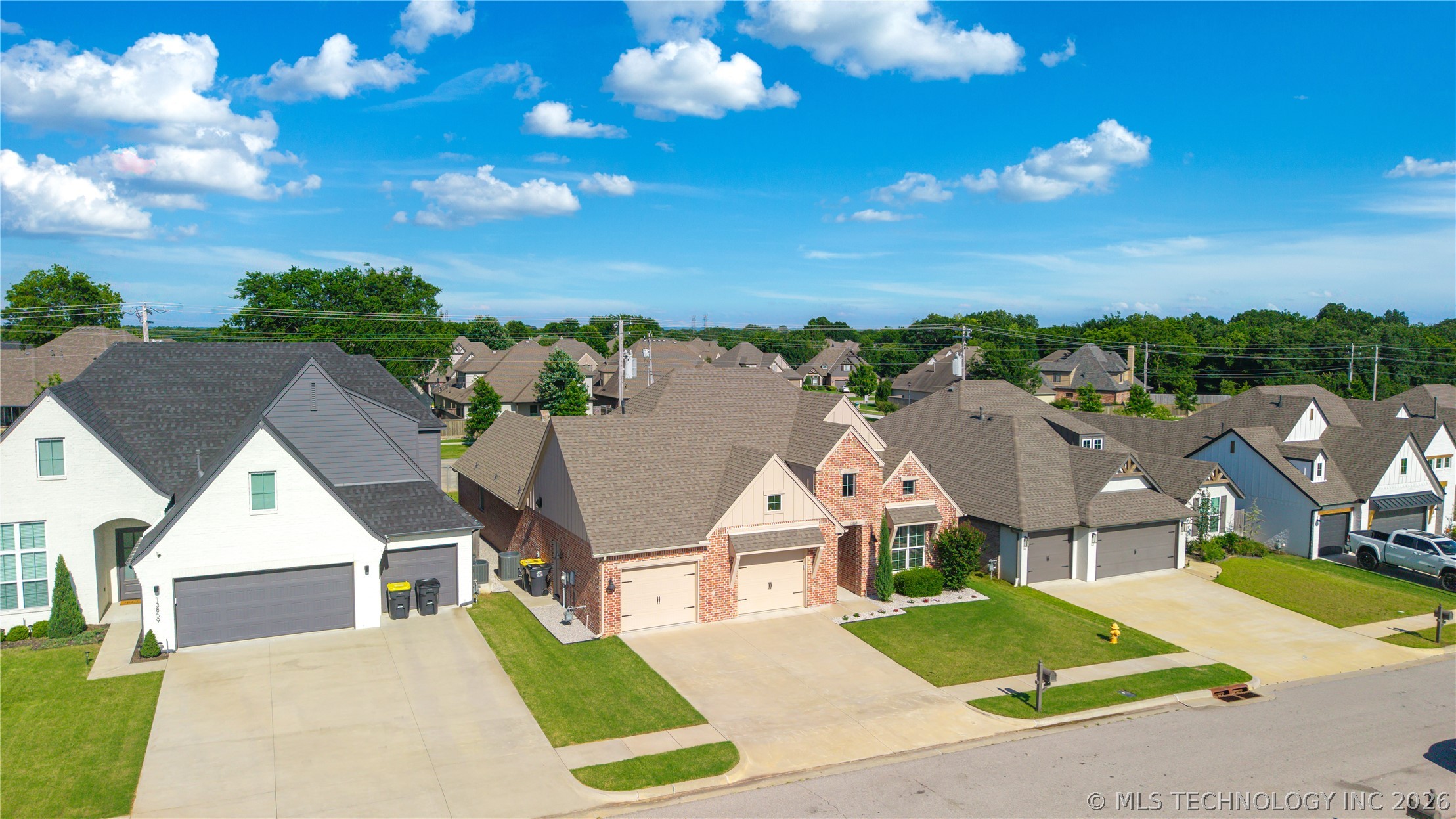 13863 S 21st Place Property Photo 3