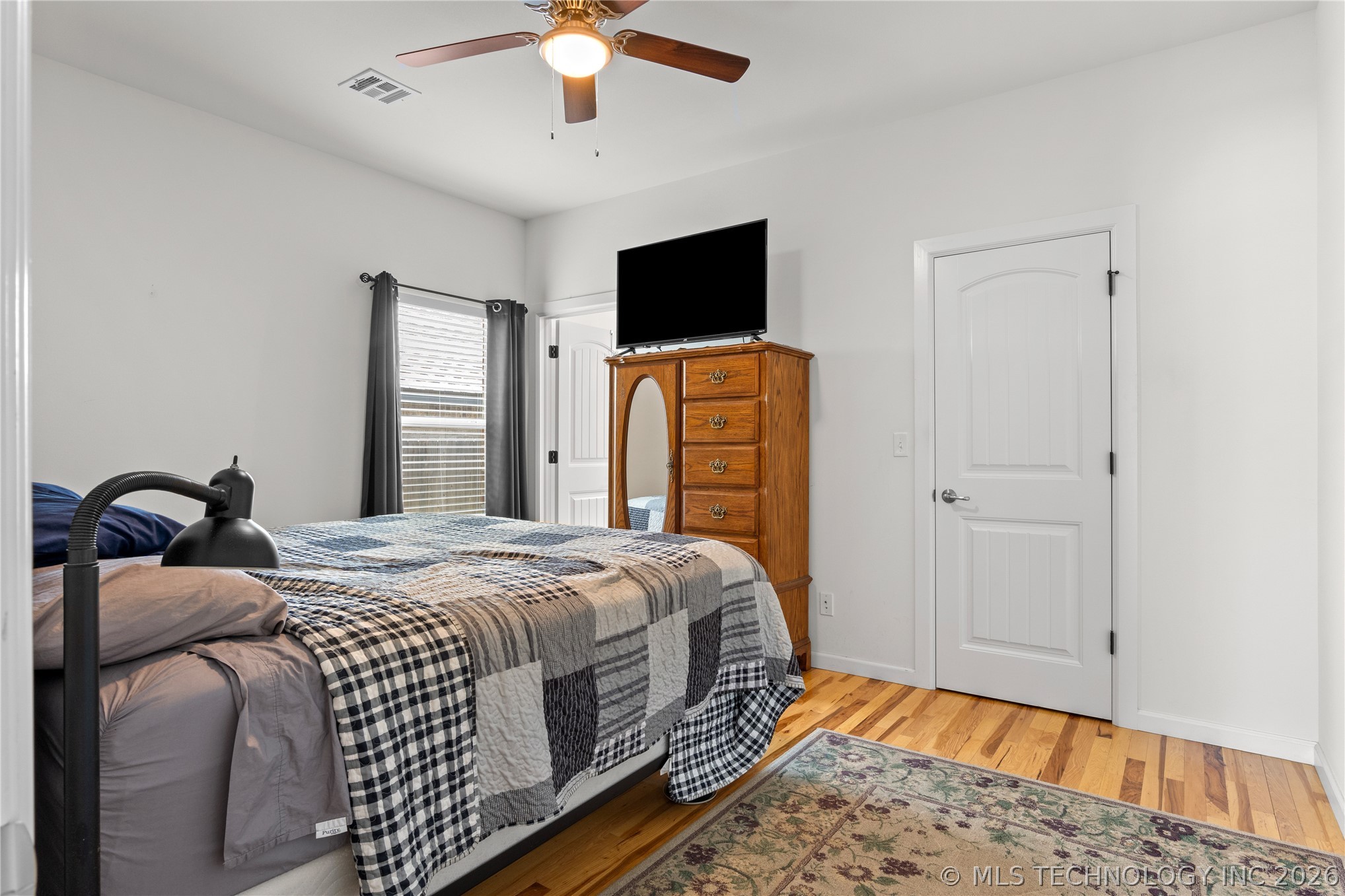 13863 S 21st Place Property Photo 17