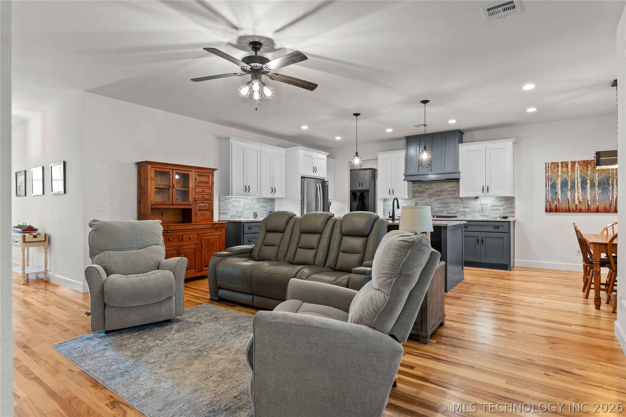 13863 S 21st Place Property Photo 23