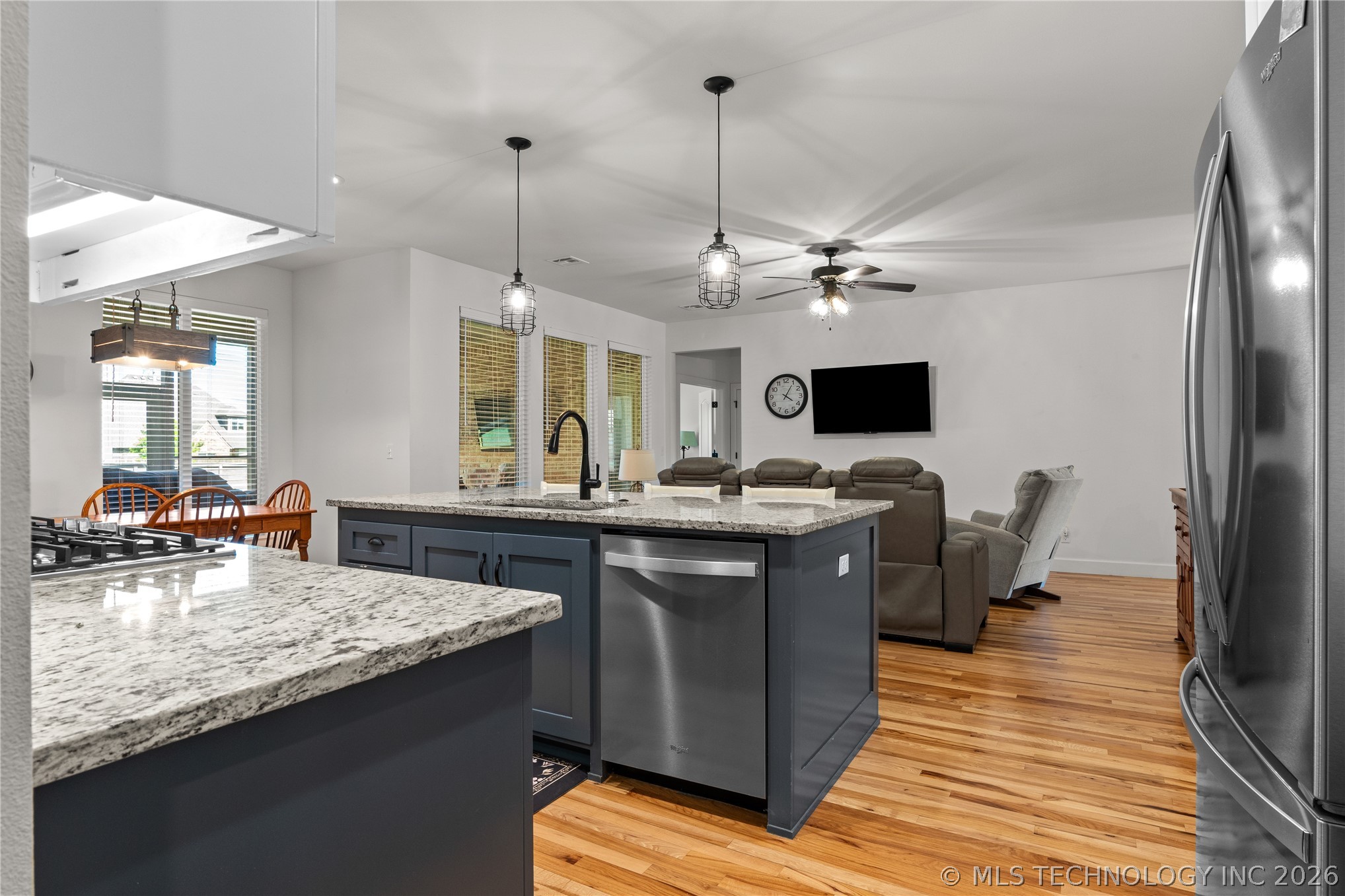 13863 S 21st Place Property Photo 33