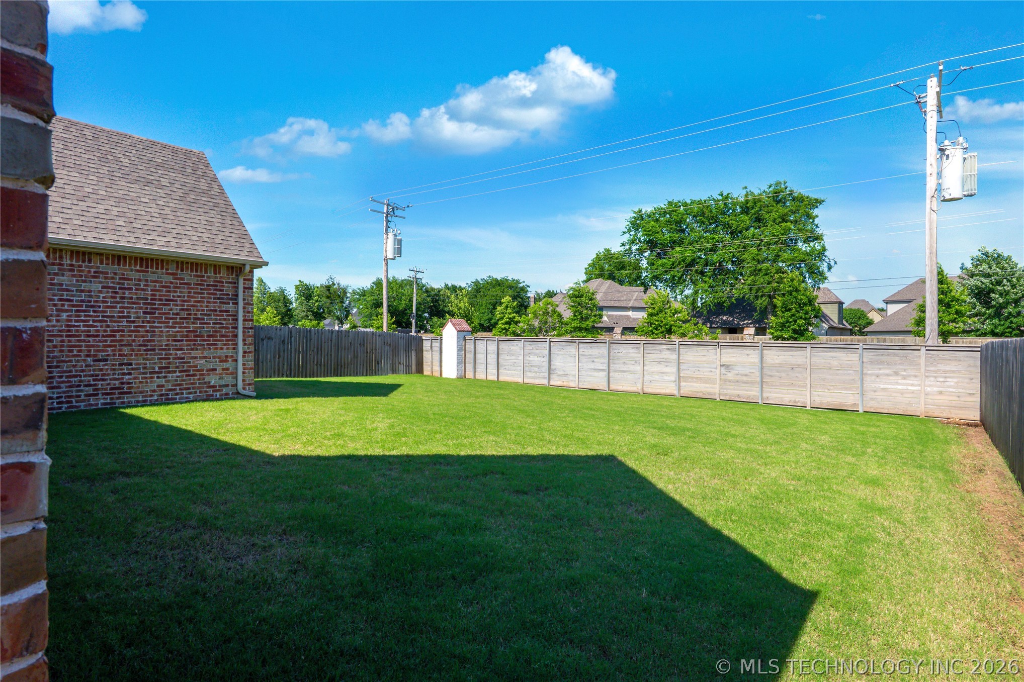 13863 S 21st Place Property Photo 57