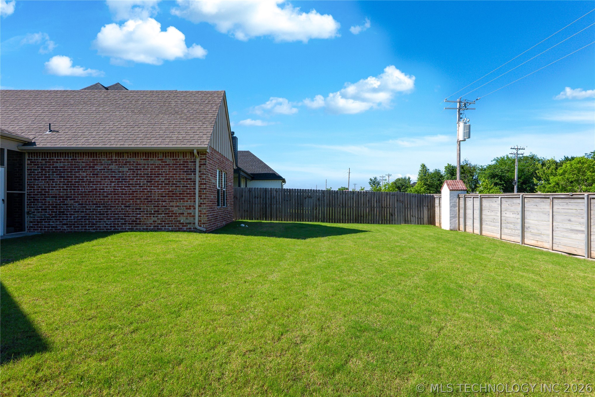13863 S 21st Place Property Photo 58