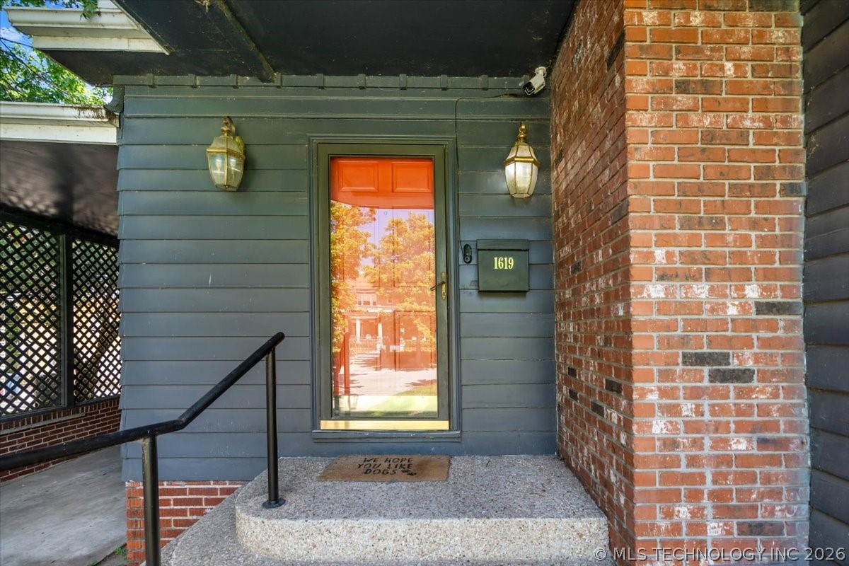 1619 S Carson Avenue Property Photo 2