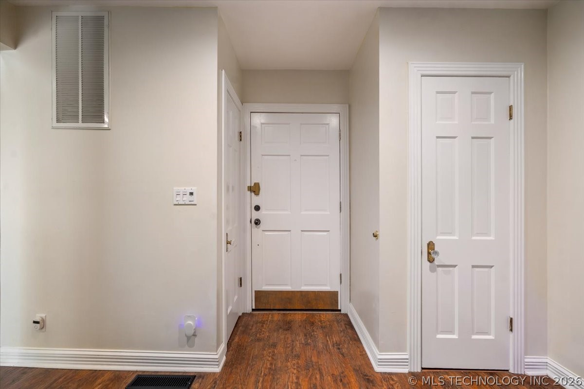 1619 S Carson Avenue Property Photo 4