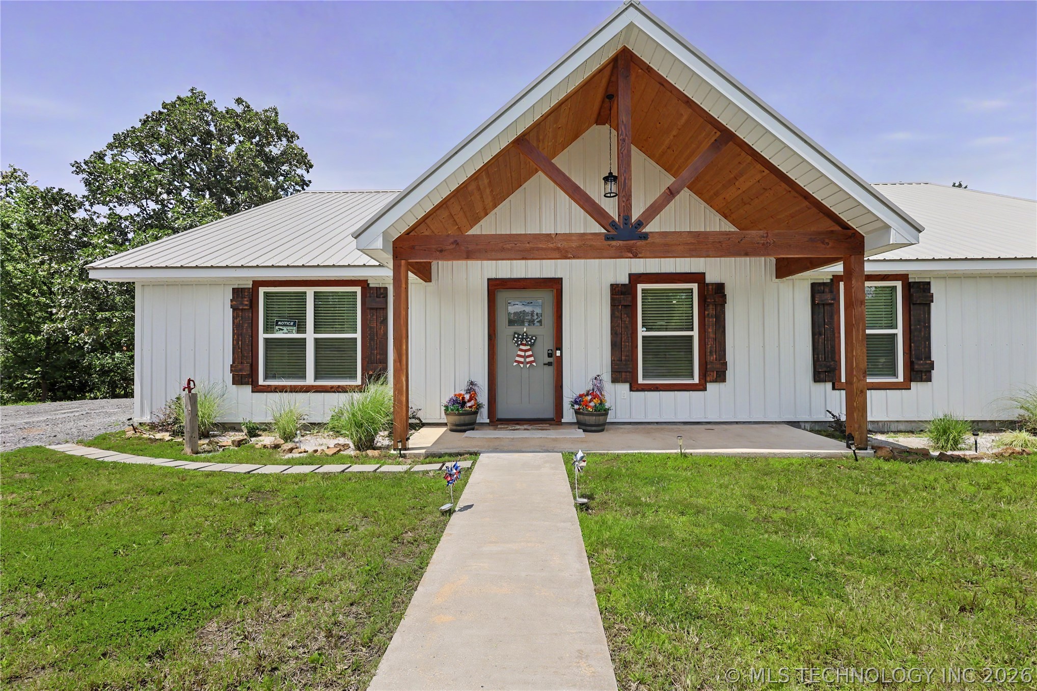 20471 W Chicken Creek Road Property Photo 3