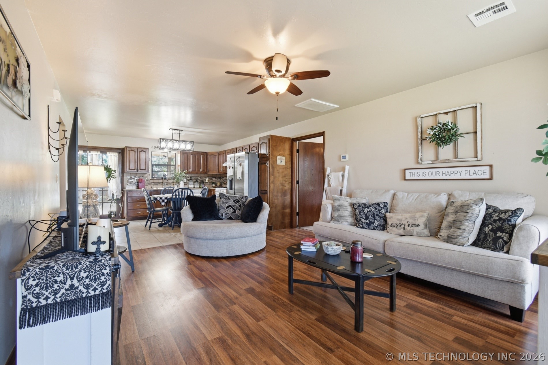 104 Overland Court Property Photo 4